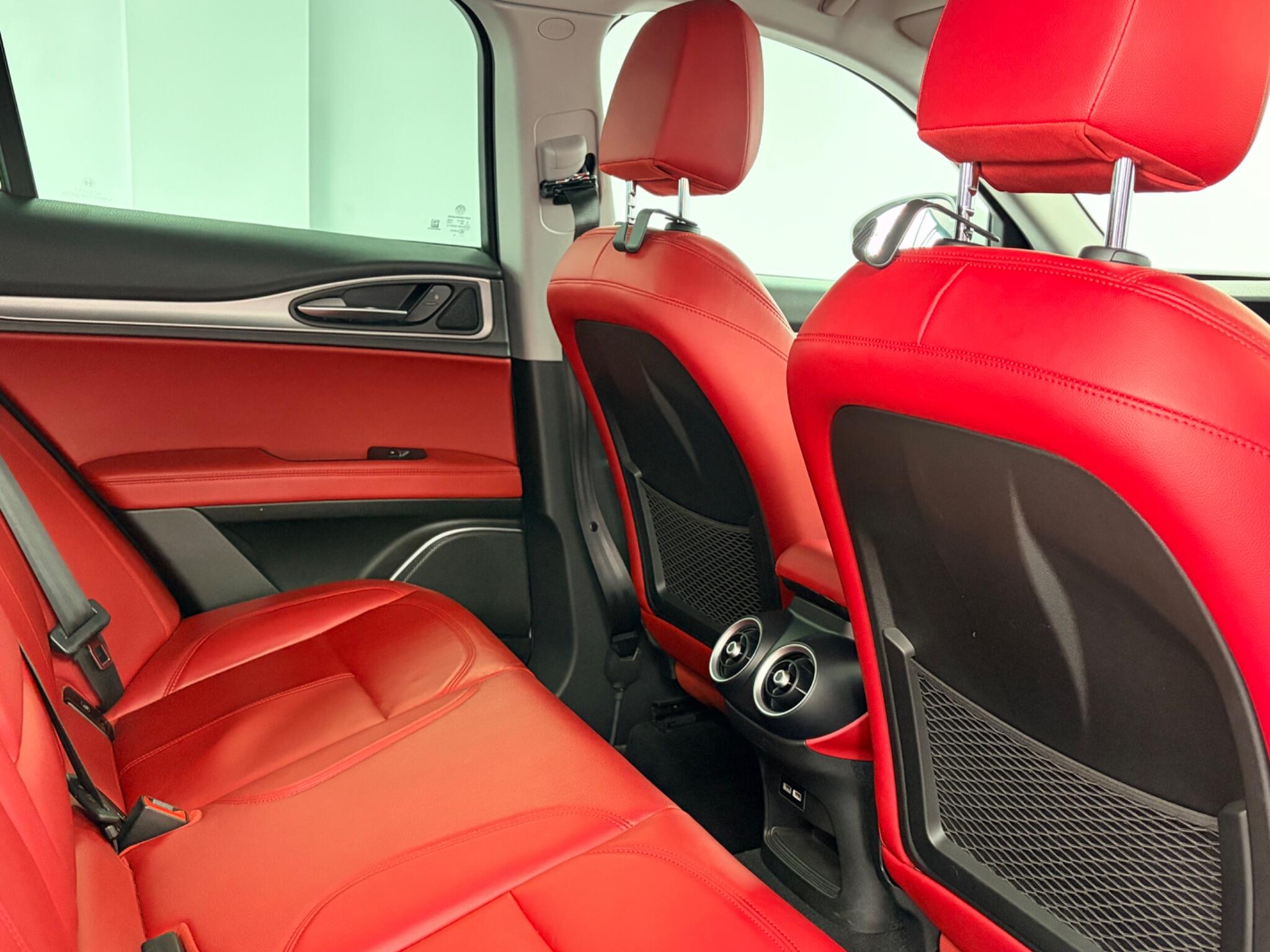 Alfa Romeo Stelvio view 15