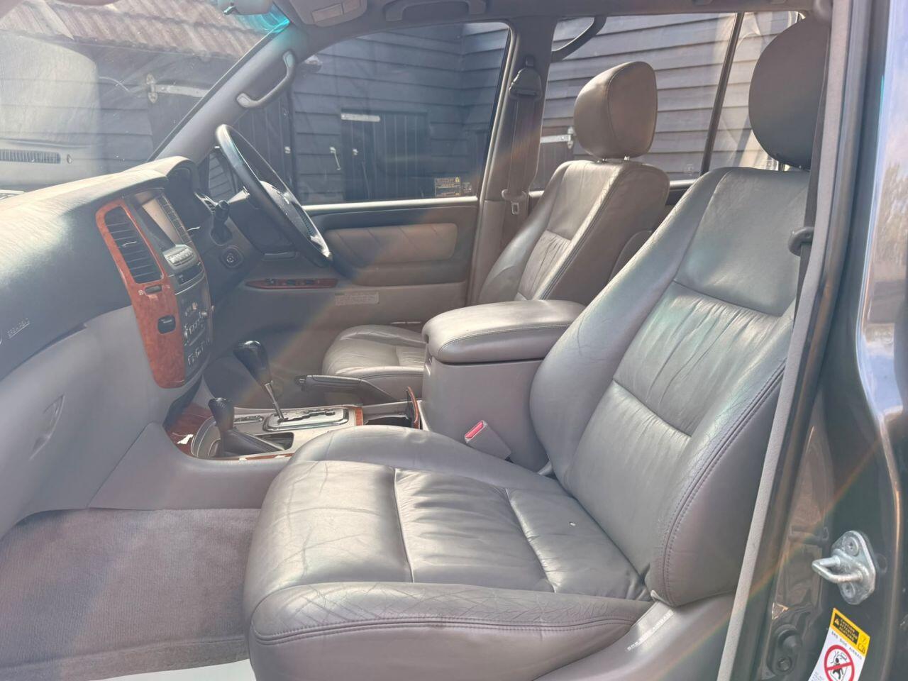 Toyota Land Cruiser view 13