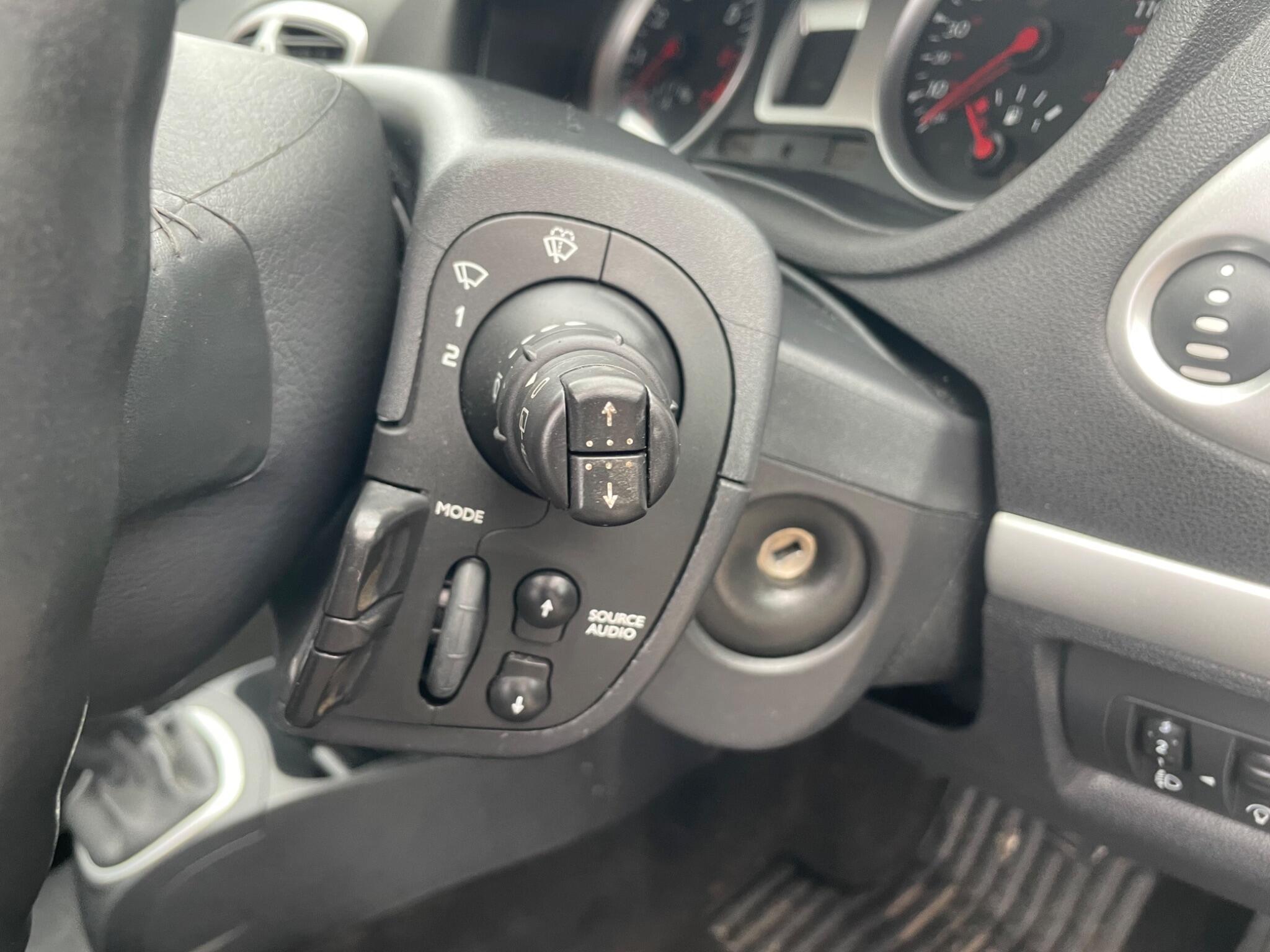 2011 Renault Clio image 31