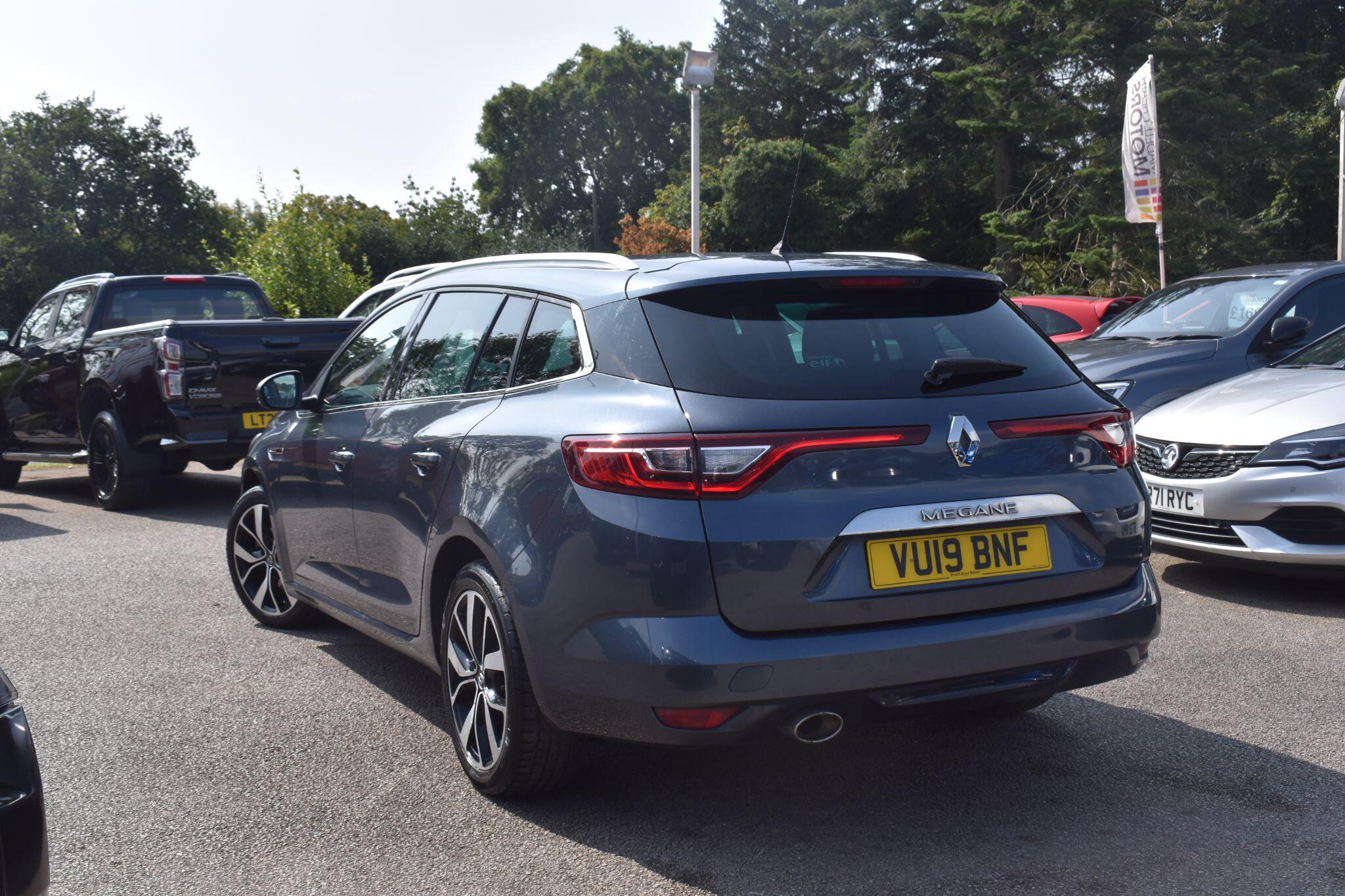 Megane - 1.3 TCe Iconic Sport Tourer Euro 6 (s/s) 5dr - Image 2