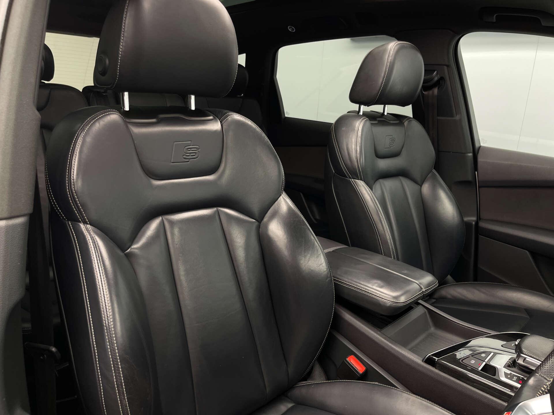 Audi Q7 view 13