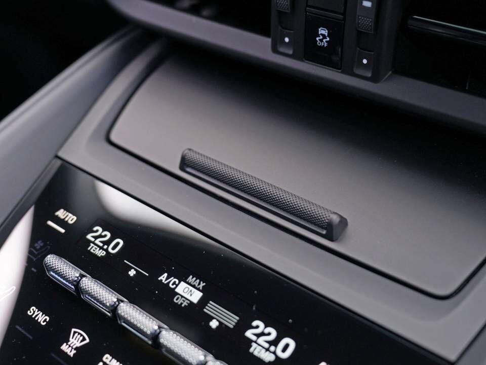 Porsche Macan view 27