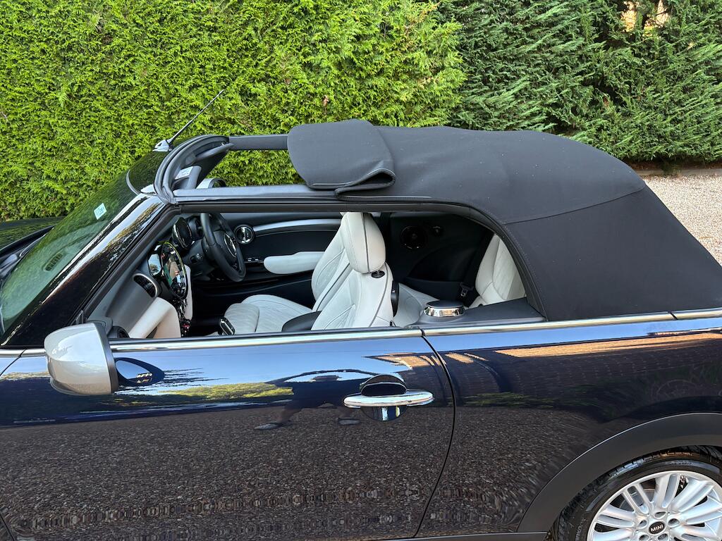 Mini Convertible view 28