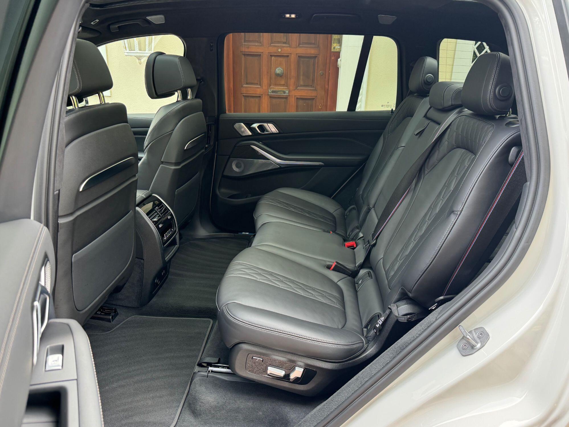 BMW X7 view 23