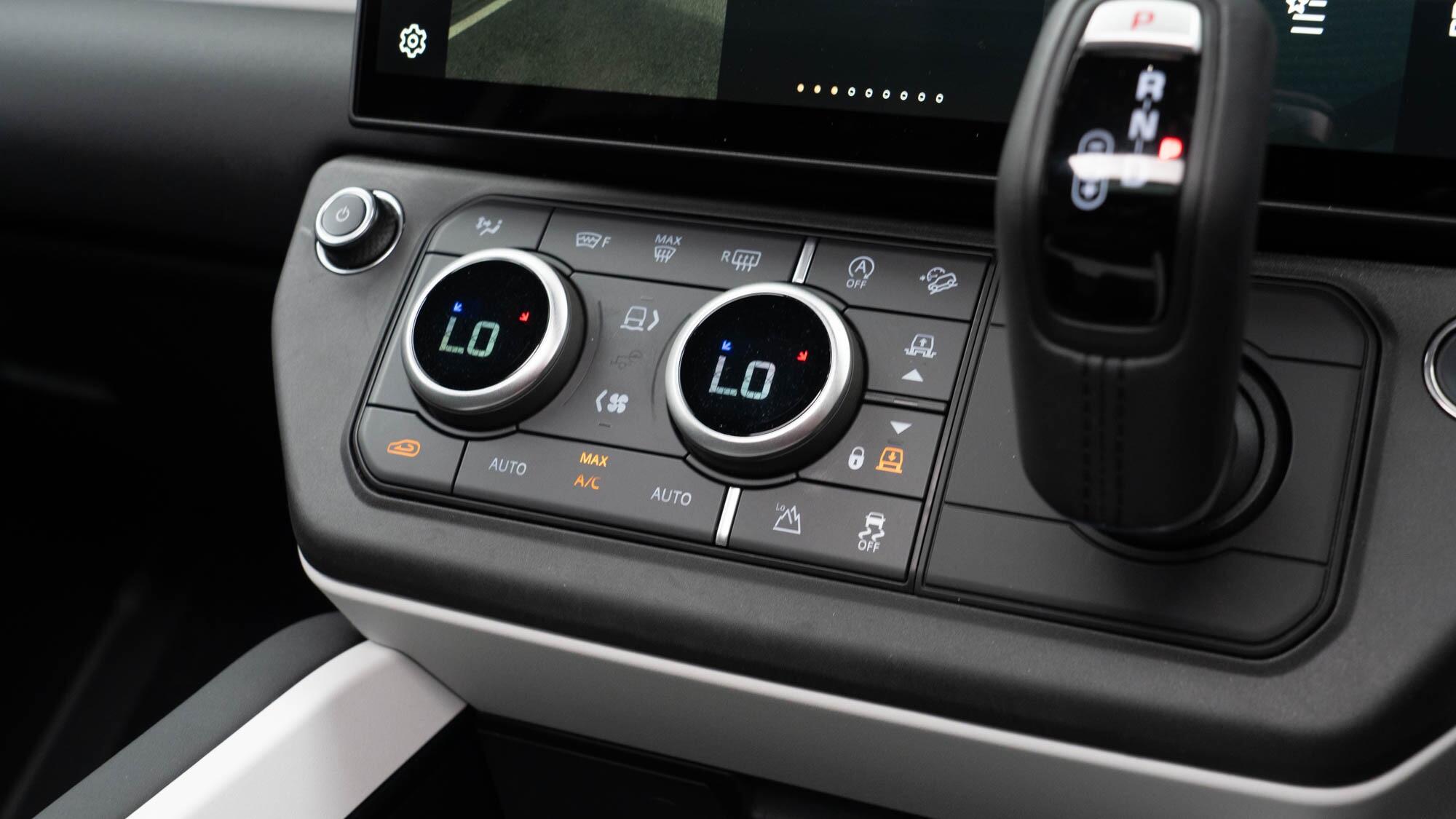 Land Rover Defender 110 view 19