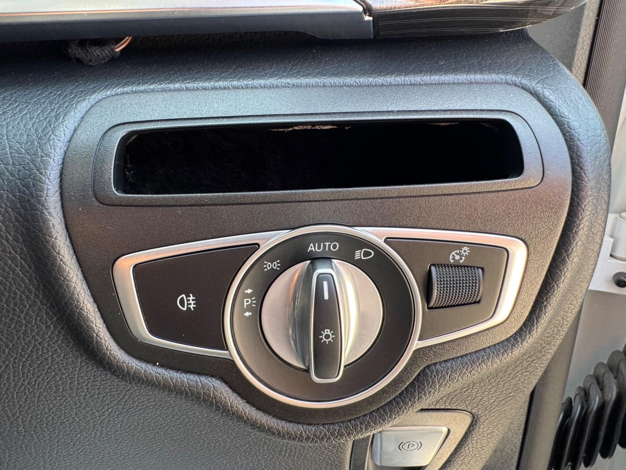 Mercedes-Benz V Class view 34
