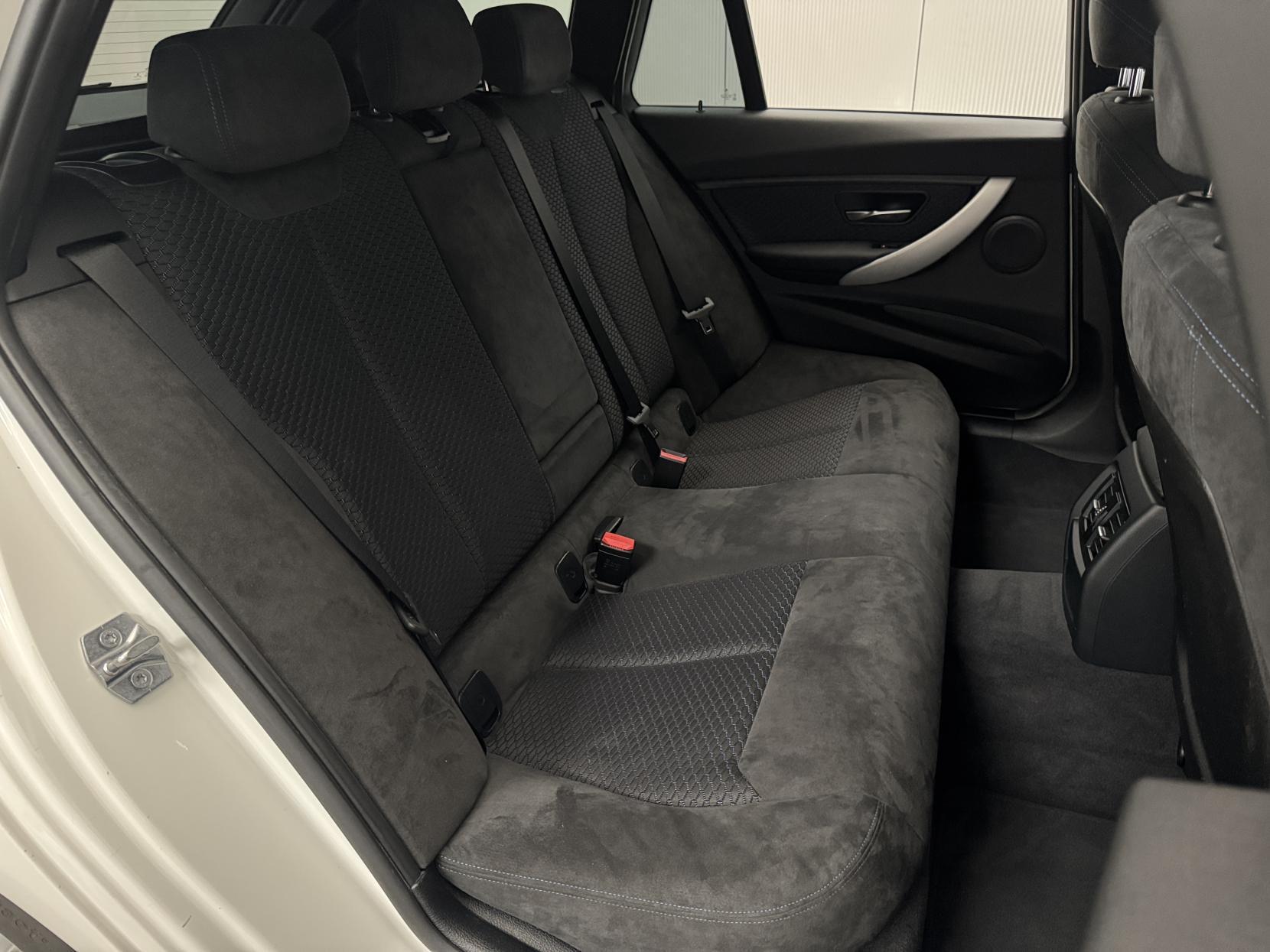 BMW 3 Series view 58