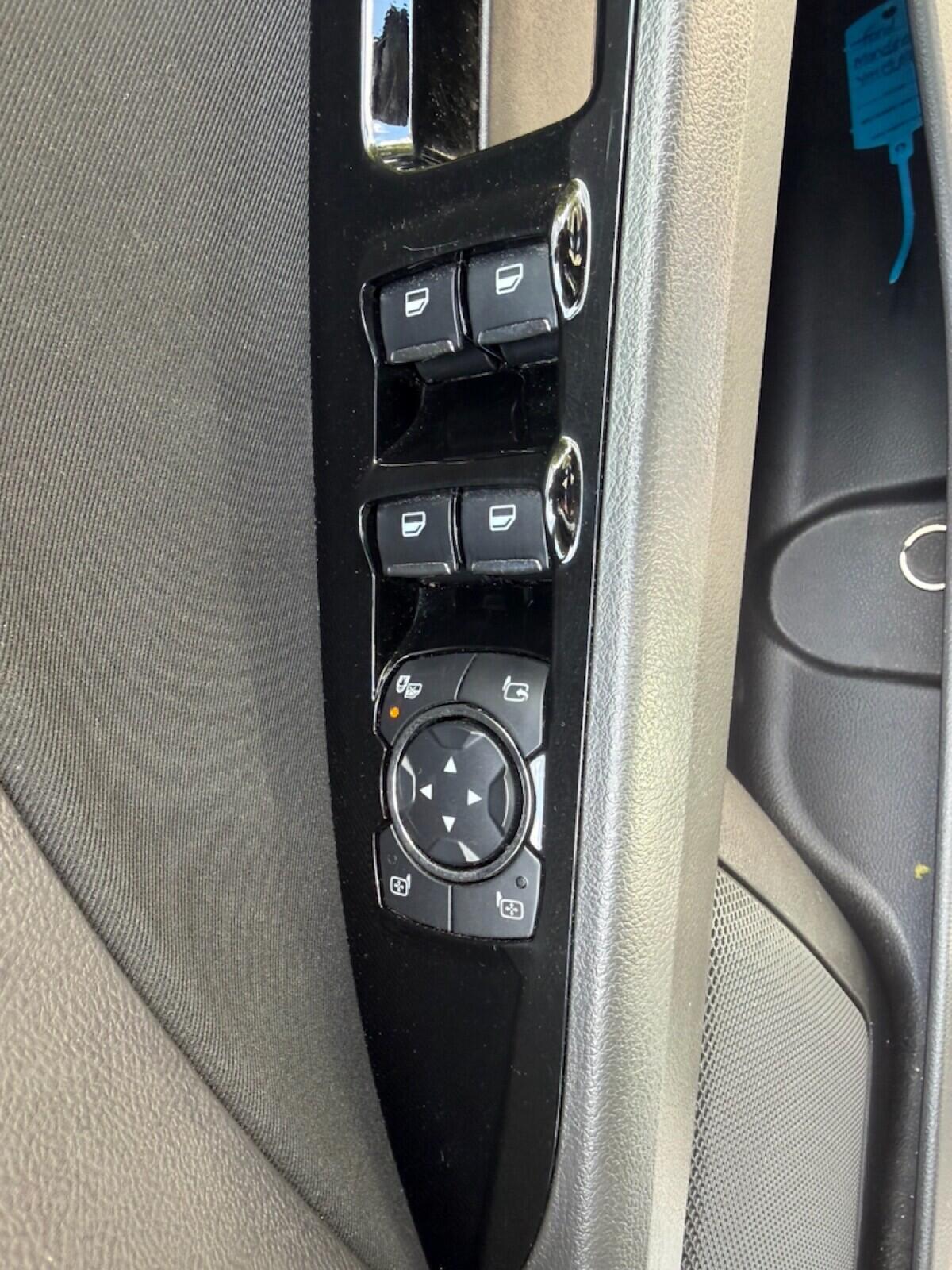 Ford Mondeo view 13