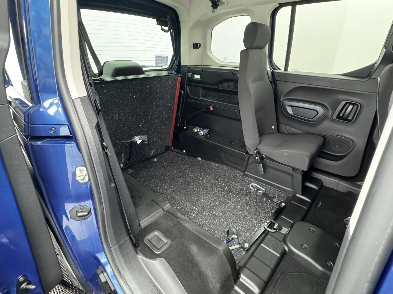 Peugeot Rifter view 39