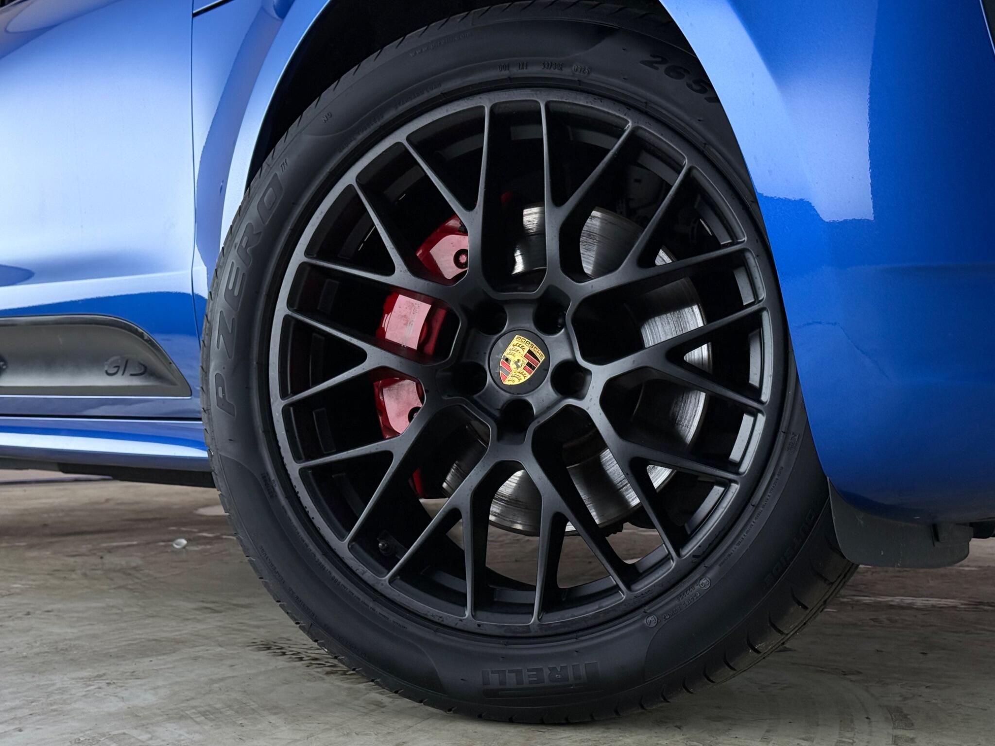 Porsche Macan view 11