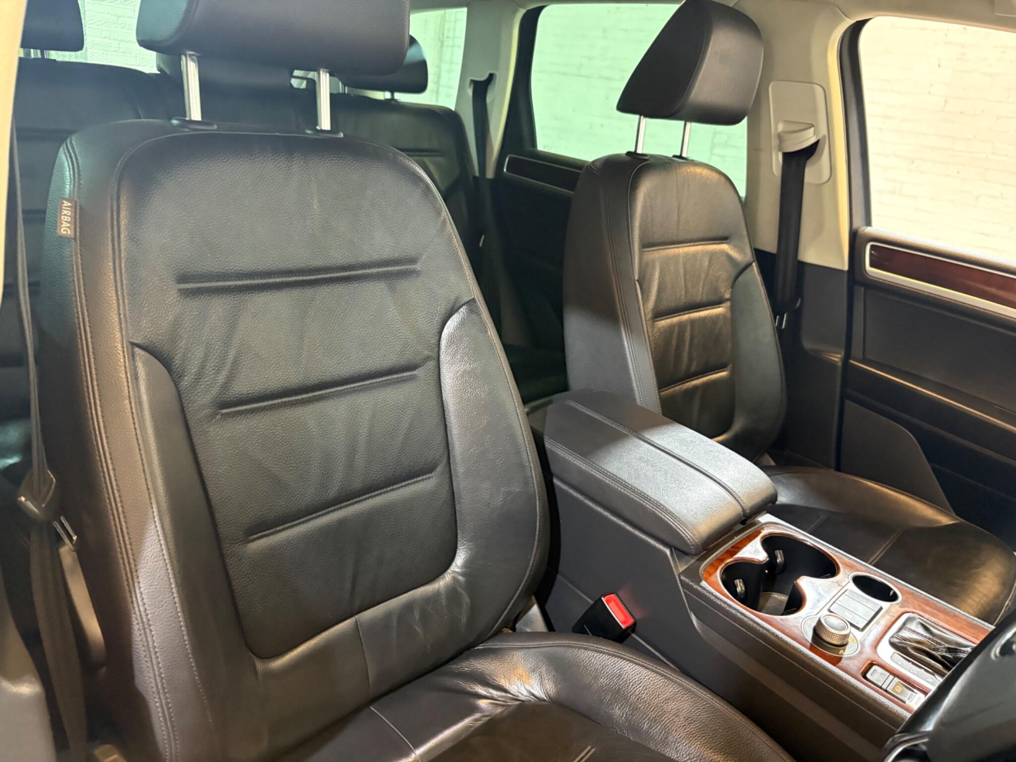 Volkswagen Touareg view 34