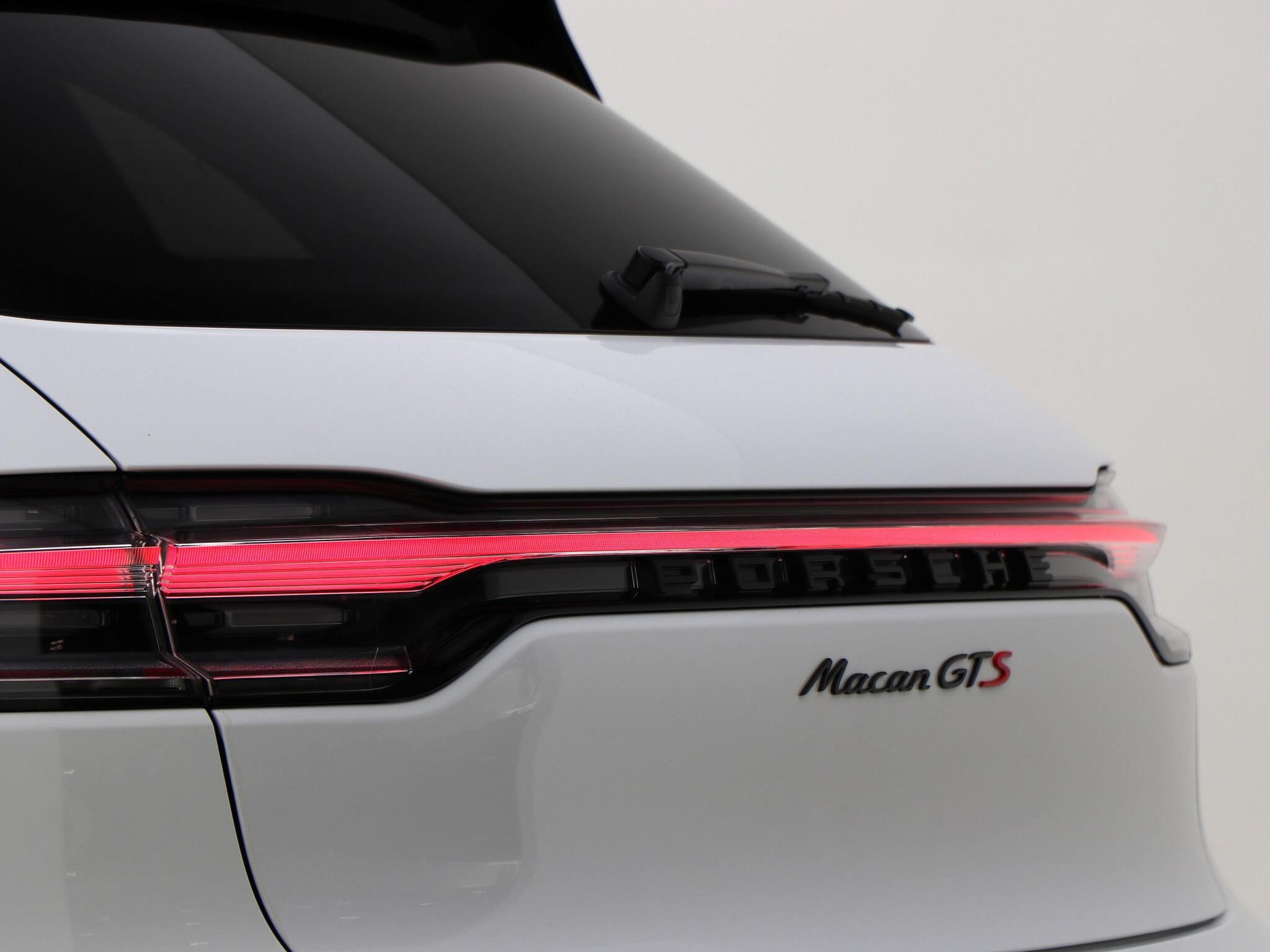 Porsche Macan view 19