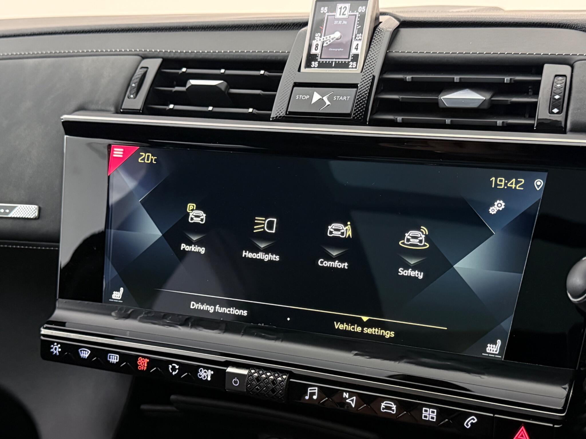 DS Automobiles DS 7 Crossback view 25