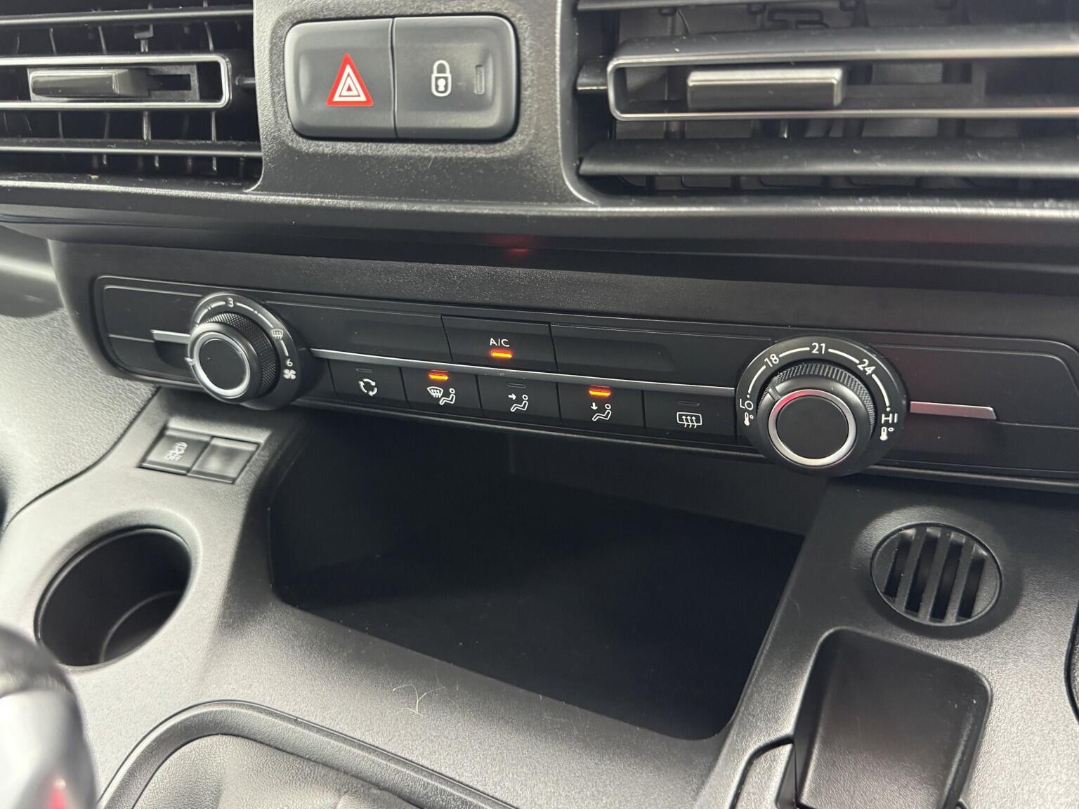 Peugeot Rifter view 30