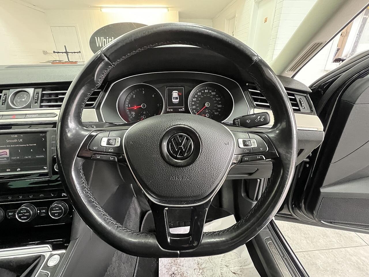 Volkswagen Passat view 9