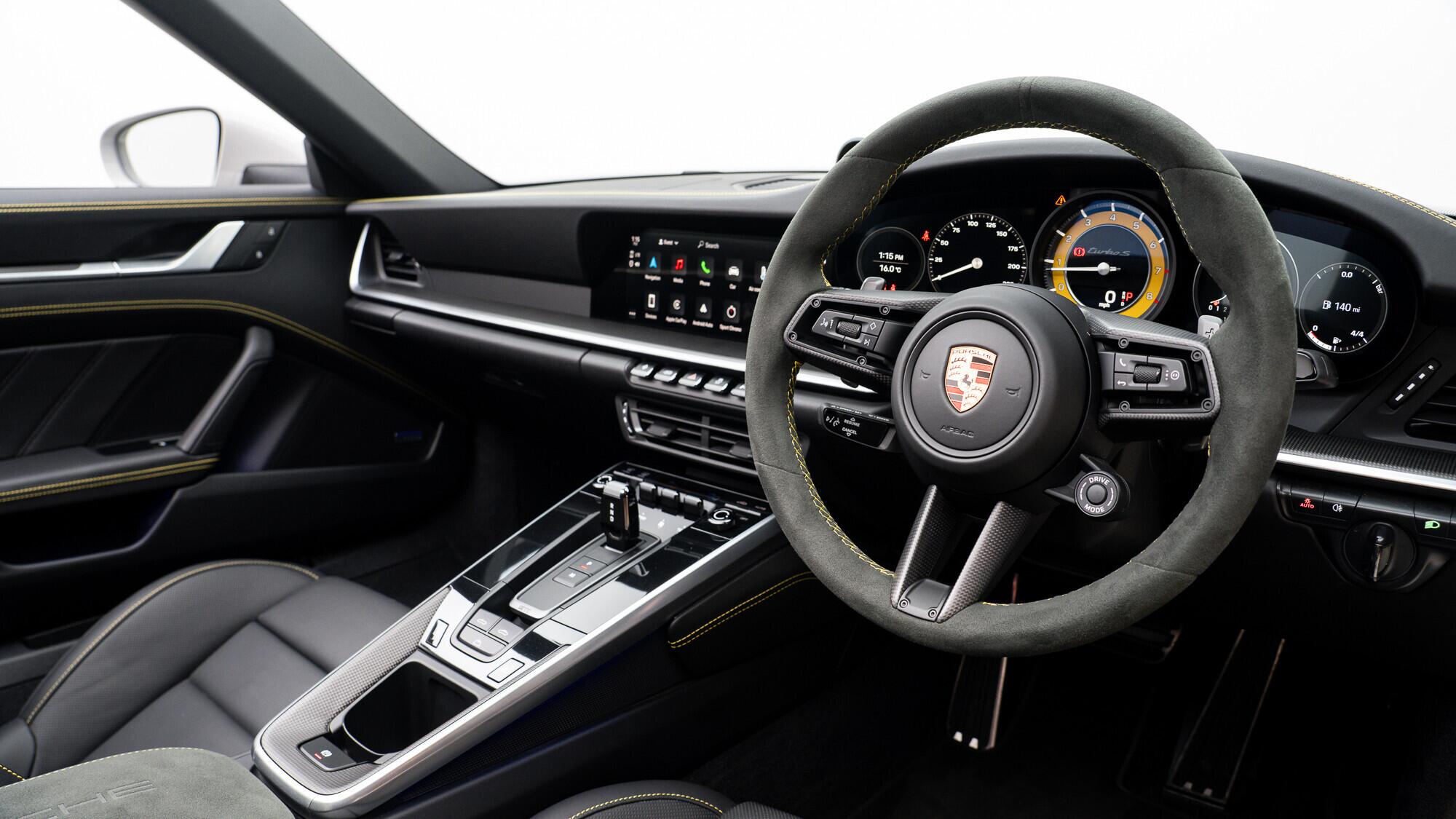 Porsche 911 view 40