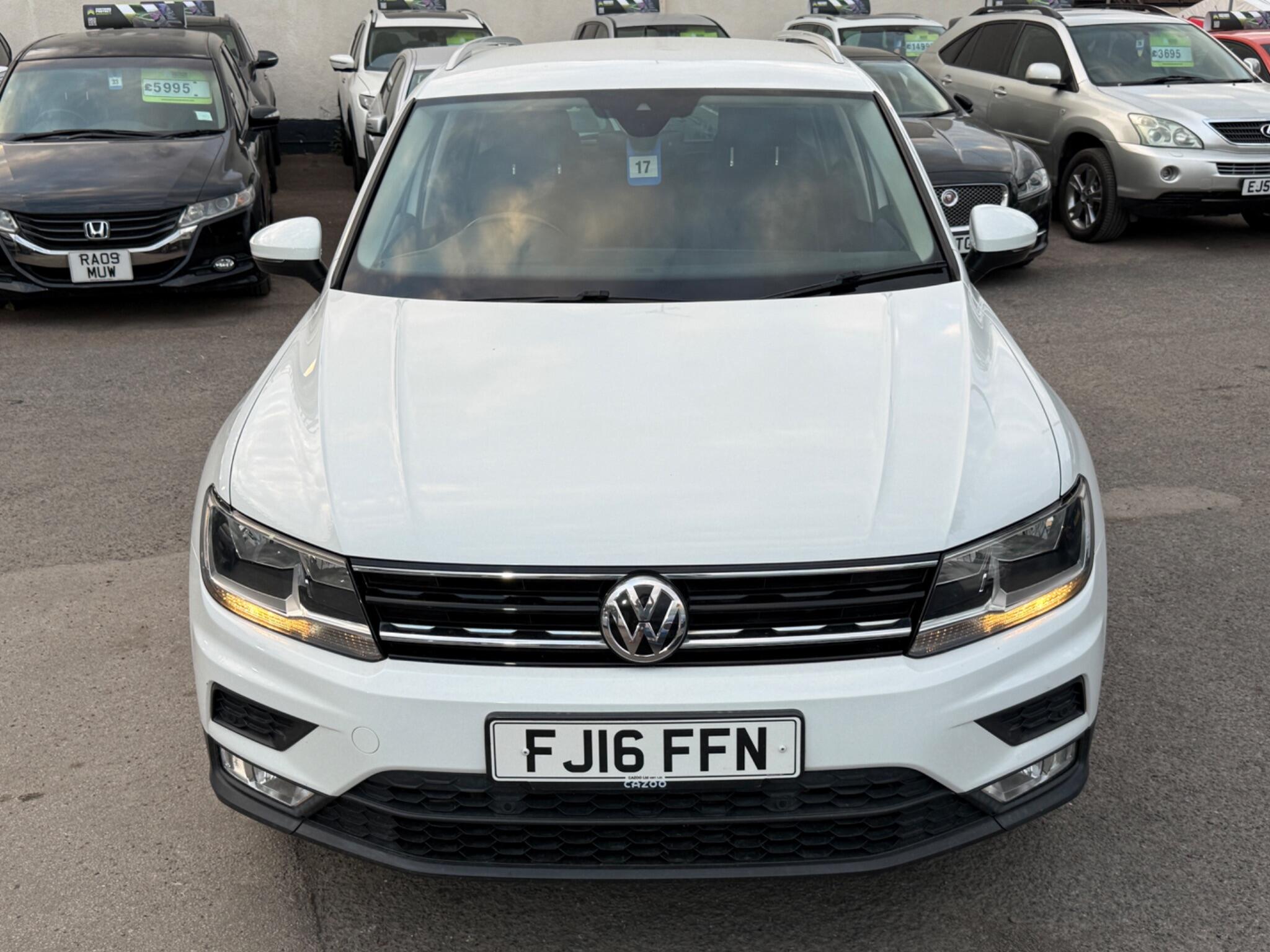 Volkswagen Tiguan - Image 8