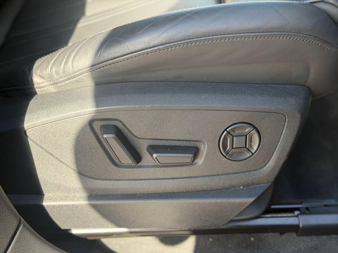 Audi E-Tron view 12
