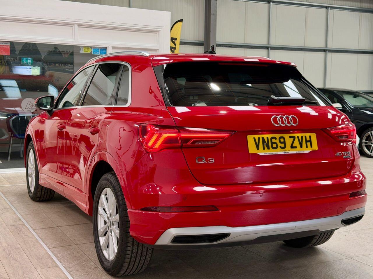Audi Q3 view 19