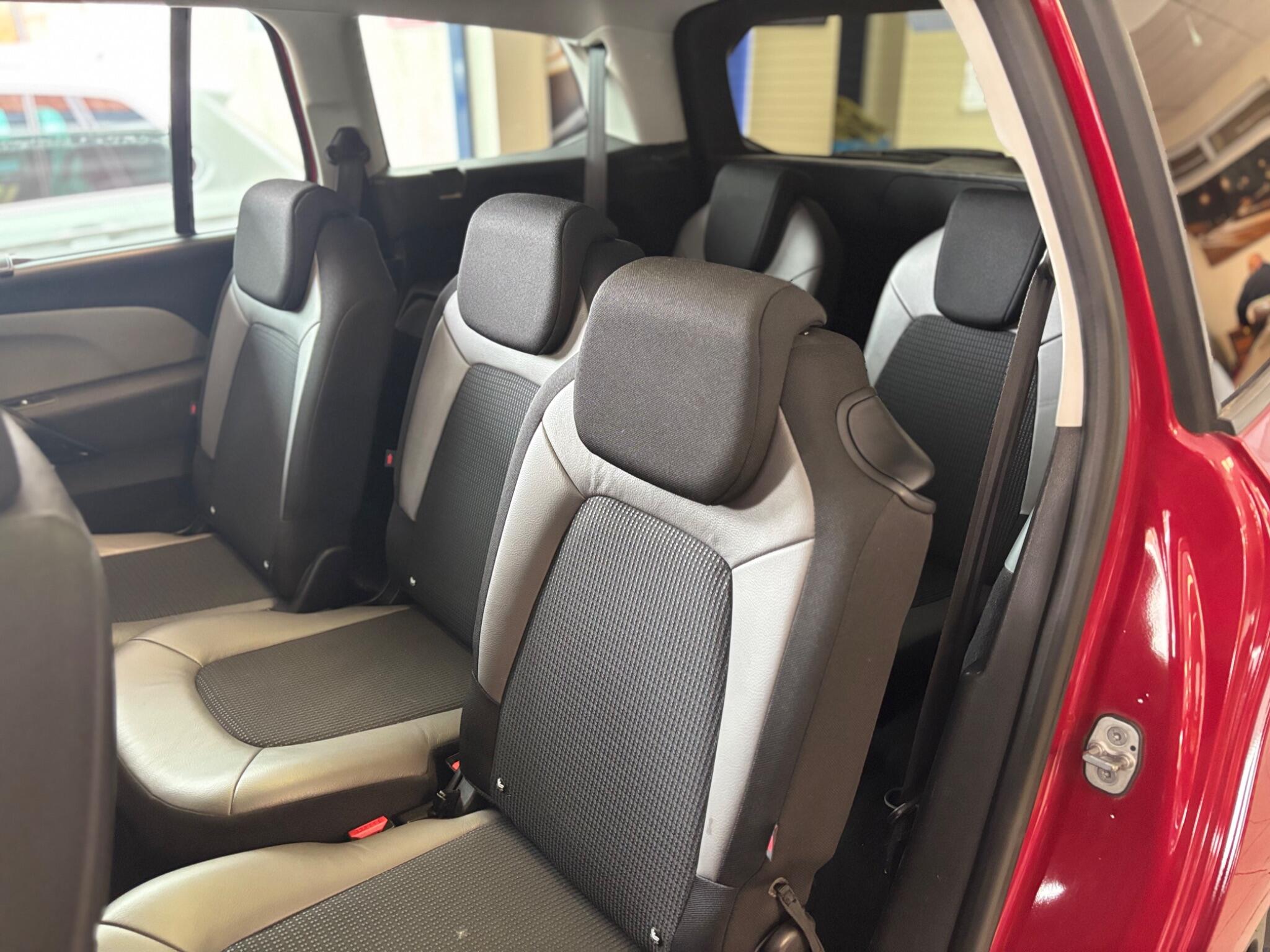 Citroen Grand C4 Picasso view 16