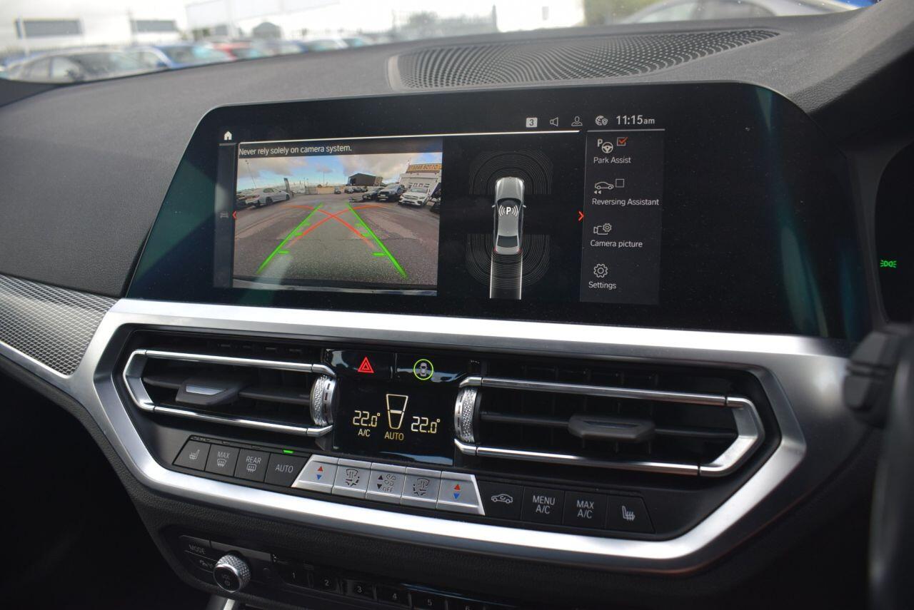 BMW 3 Series view 4