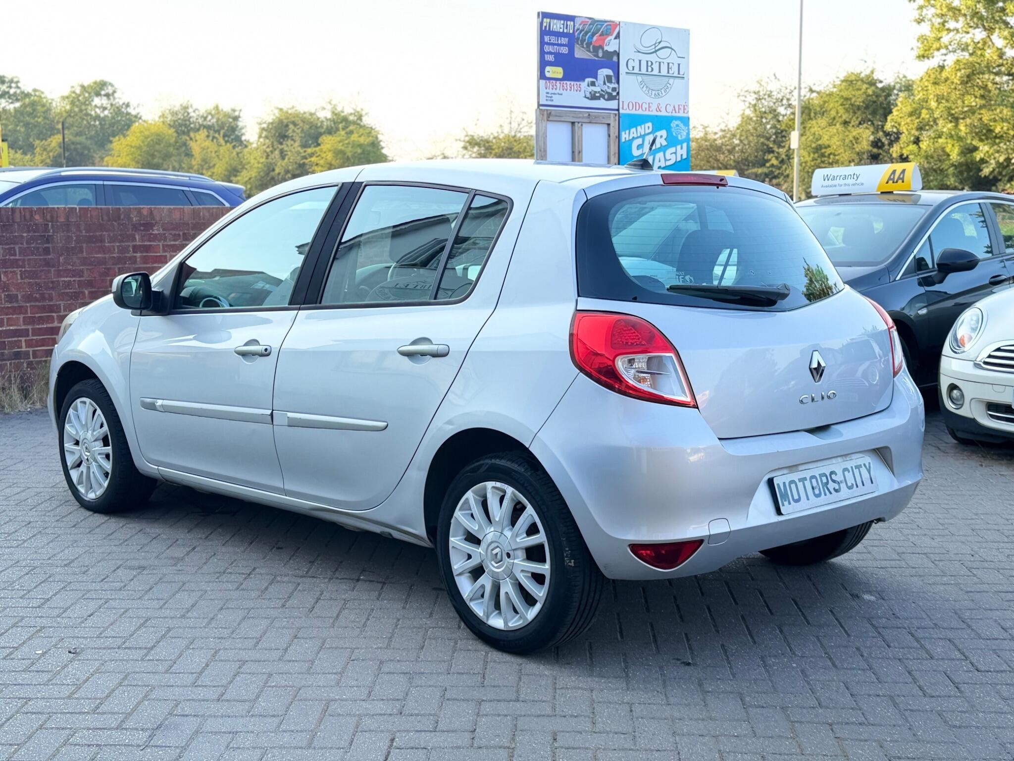 Renault Clio view 9
