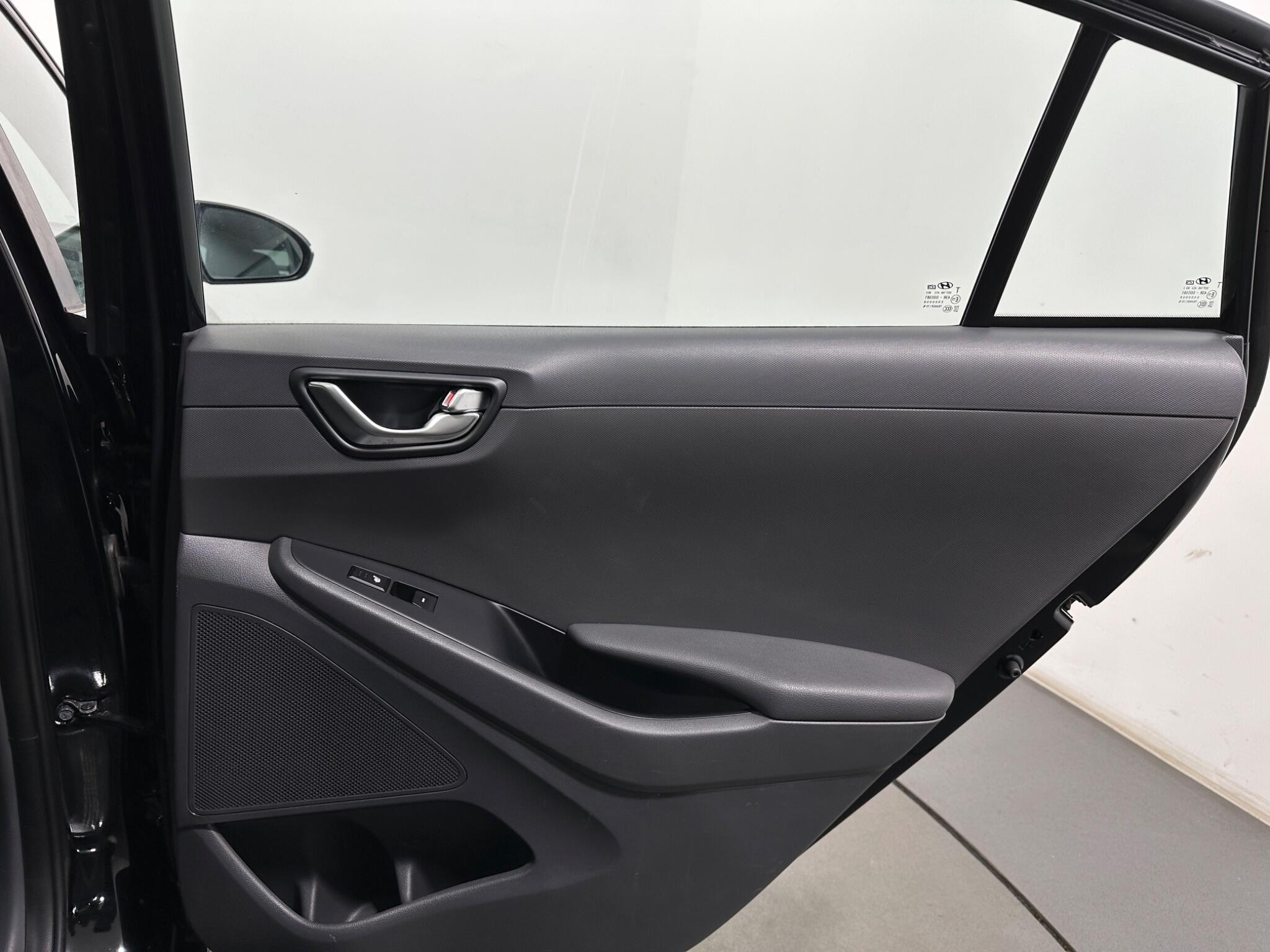 Hyundai IONIQ view 43