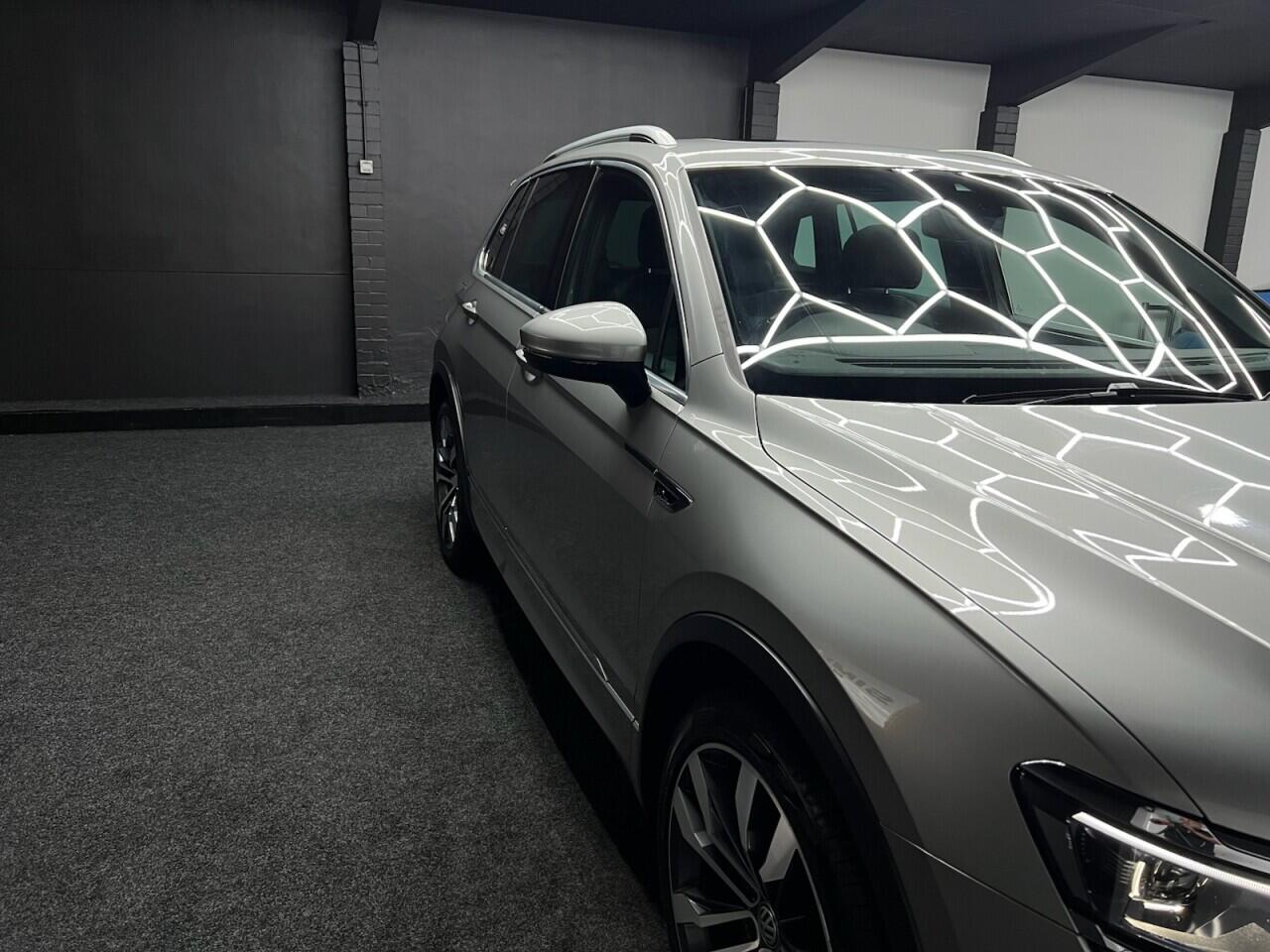Volkswagen Tiguan view 17