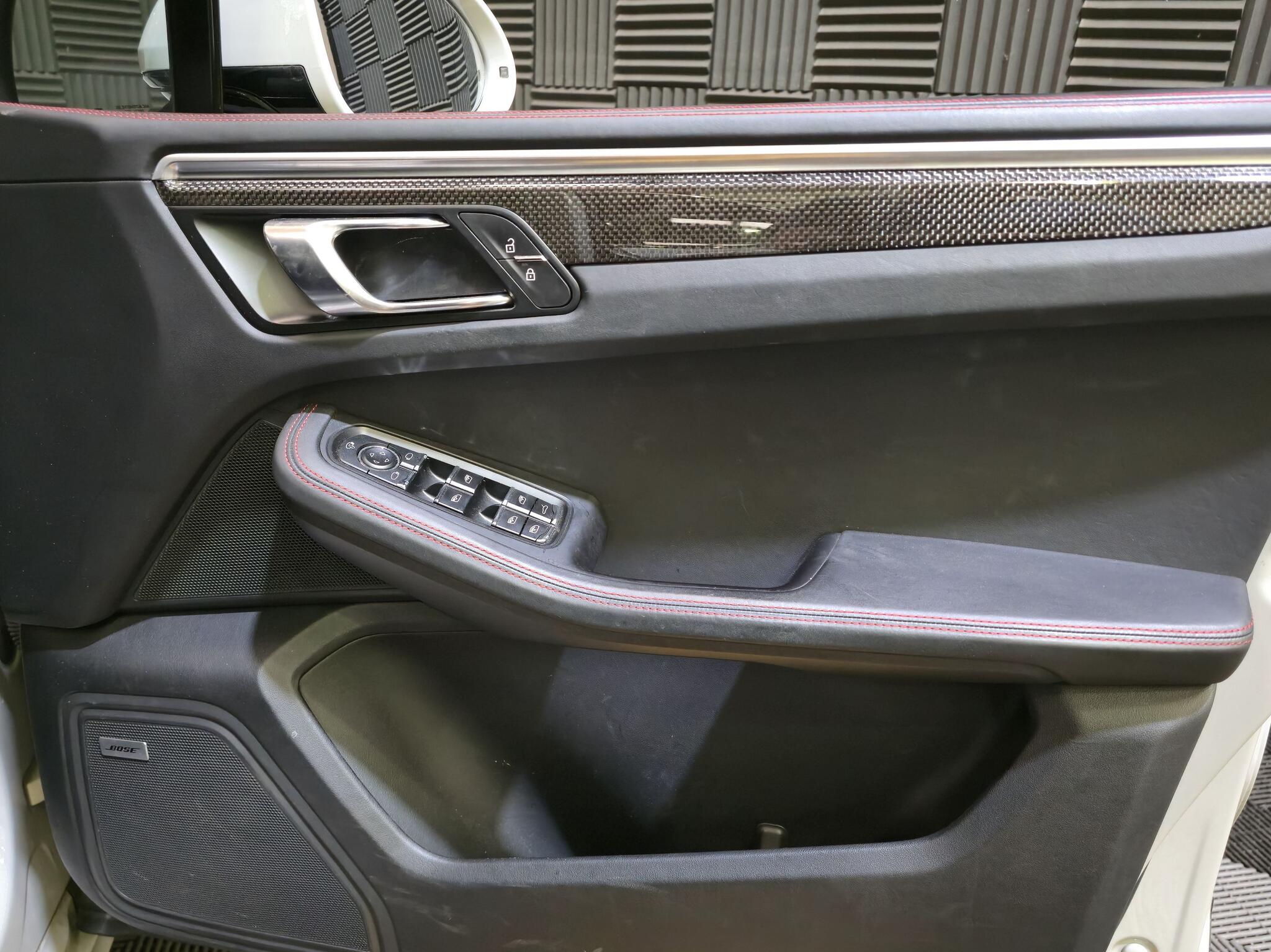 Porsche Macan view 24