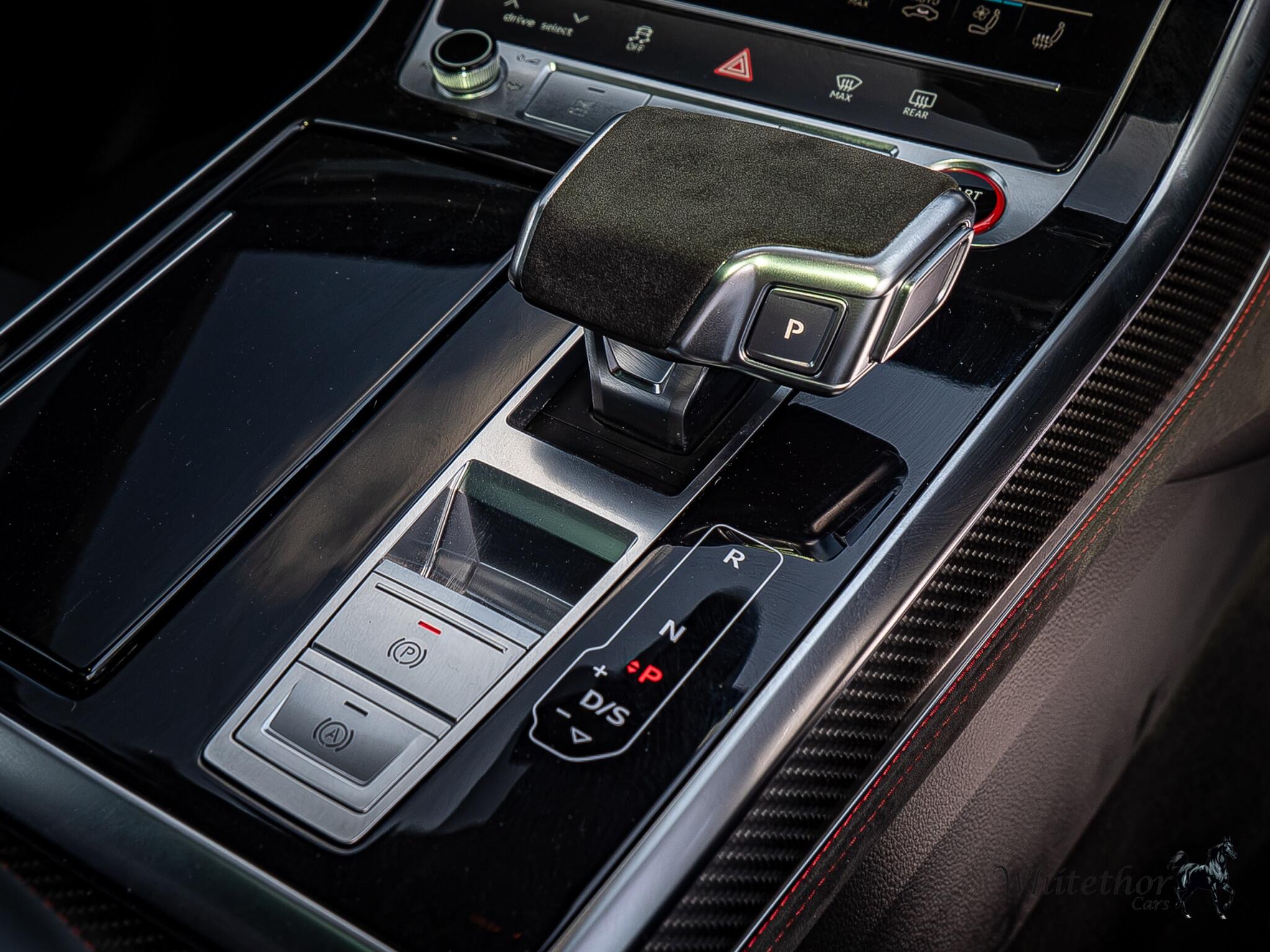 Audi RS Q8 view 27