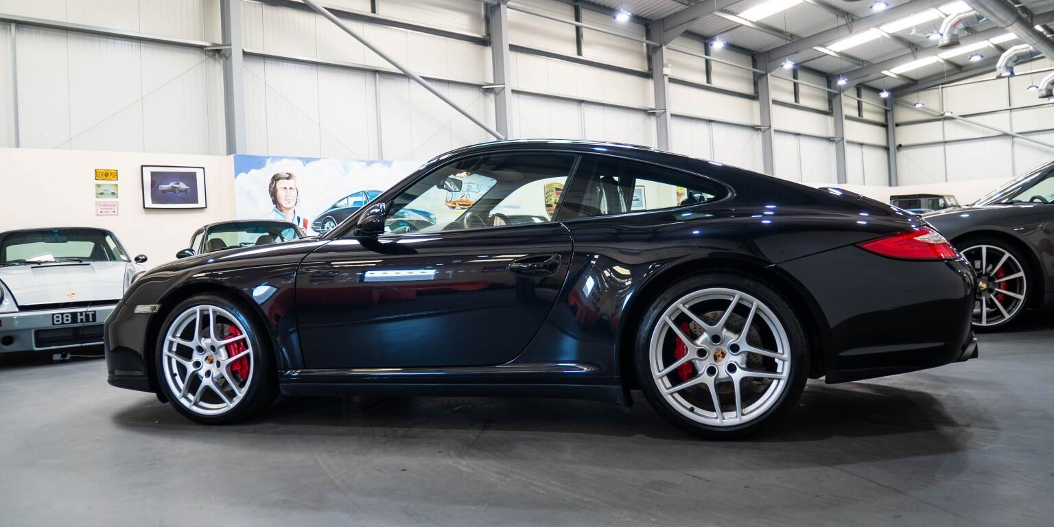 Porsche 911 view 7