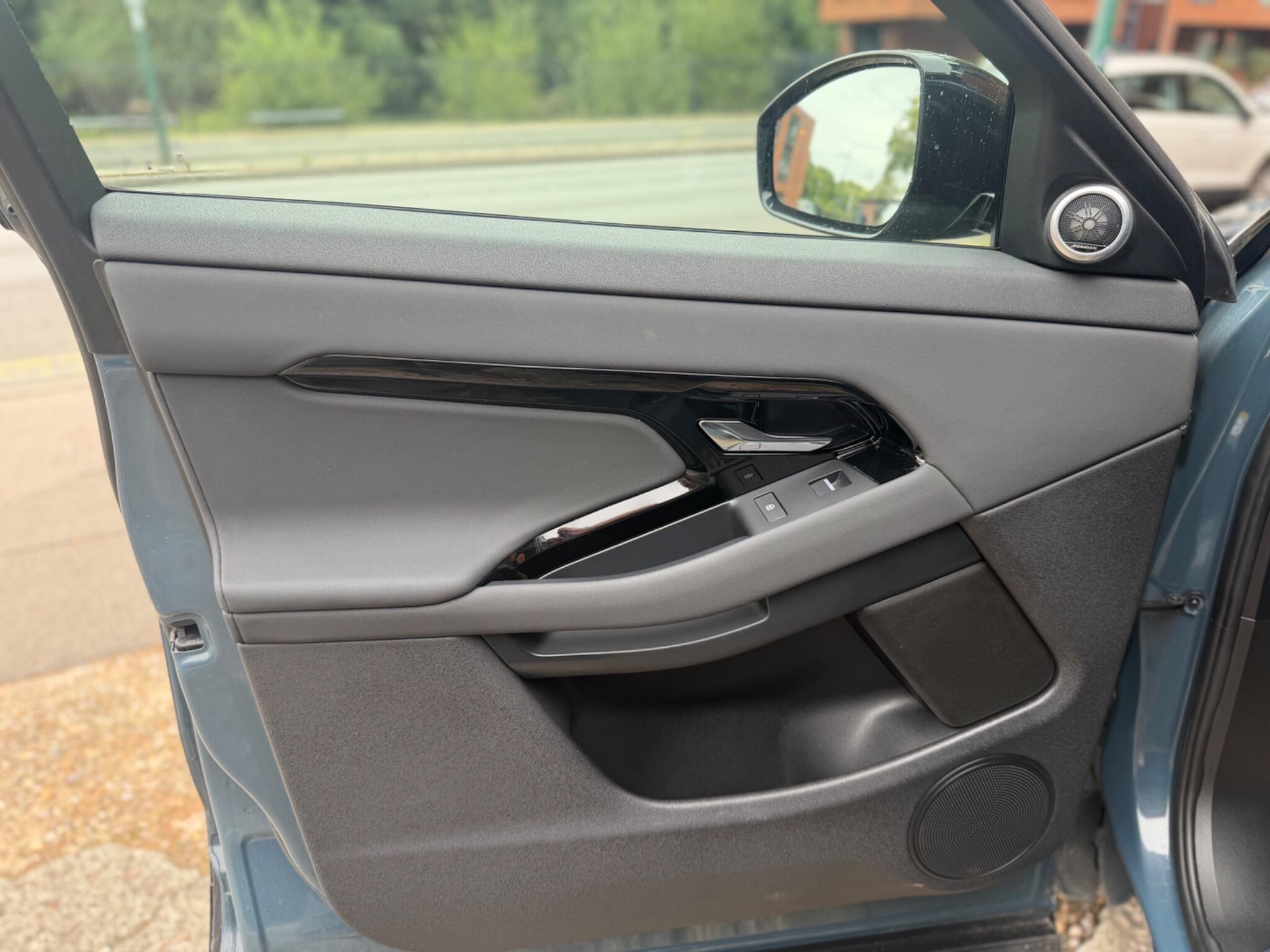 Land Rover Range Rover Evoque view 40