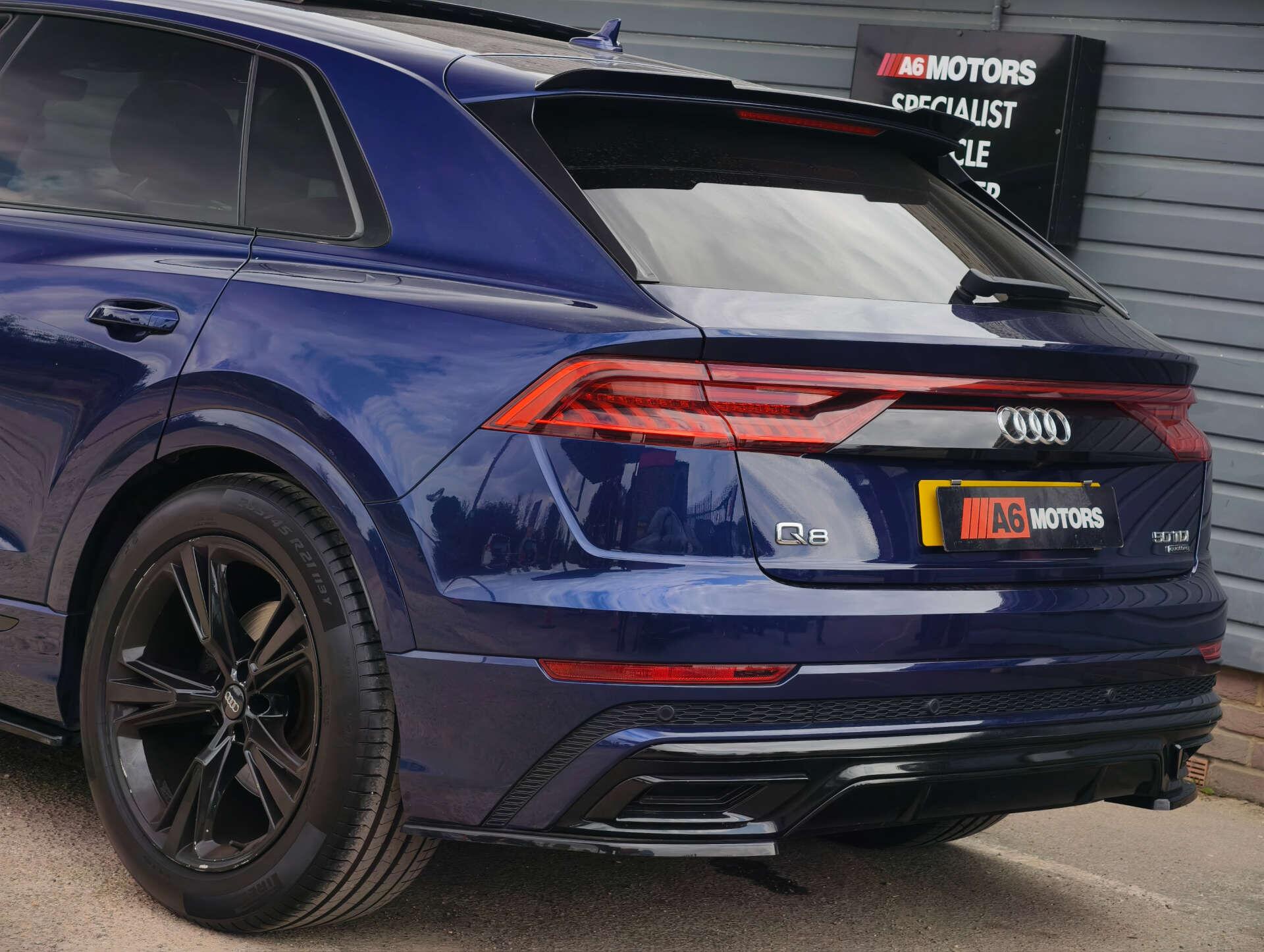 Audi Q8 view 20