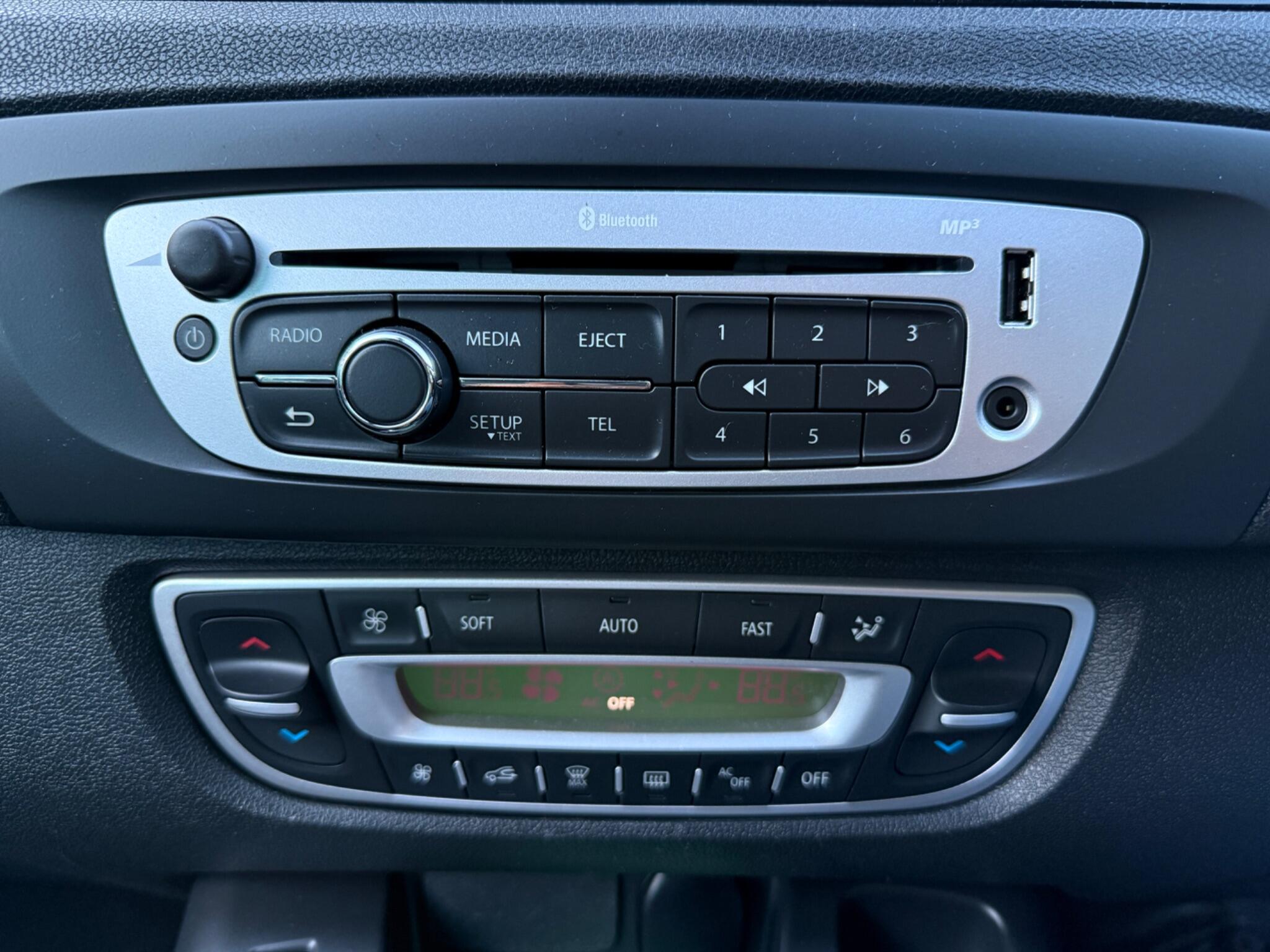 2015 Renault Scenic image 26