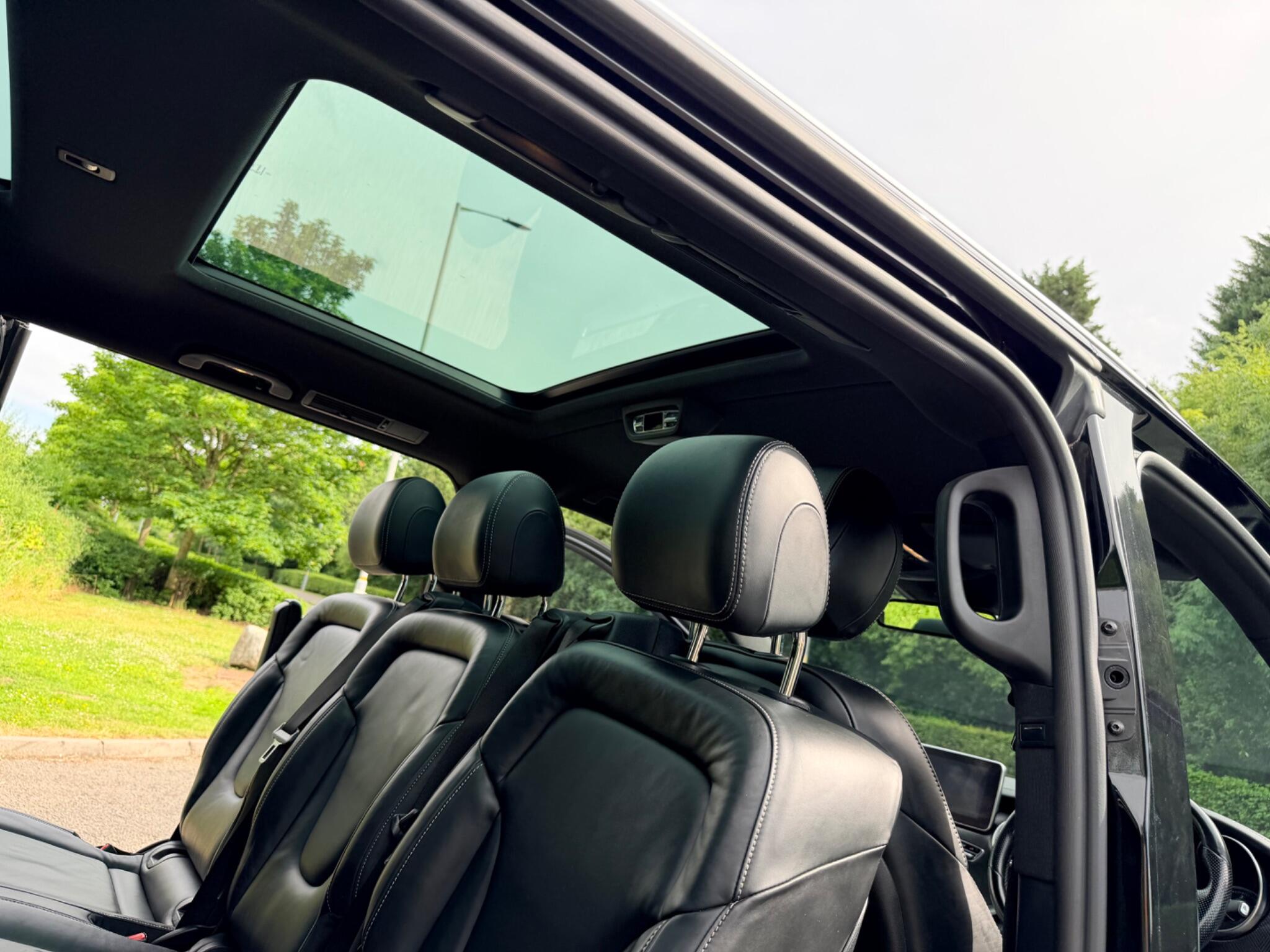 Mercedes-Benz V-Class view 17