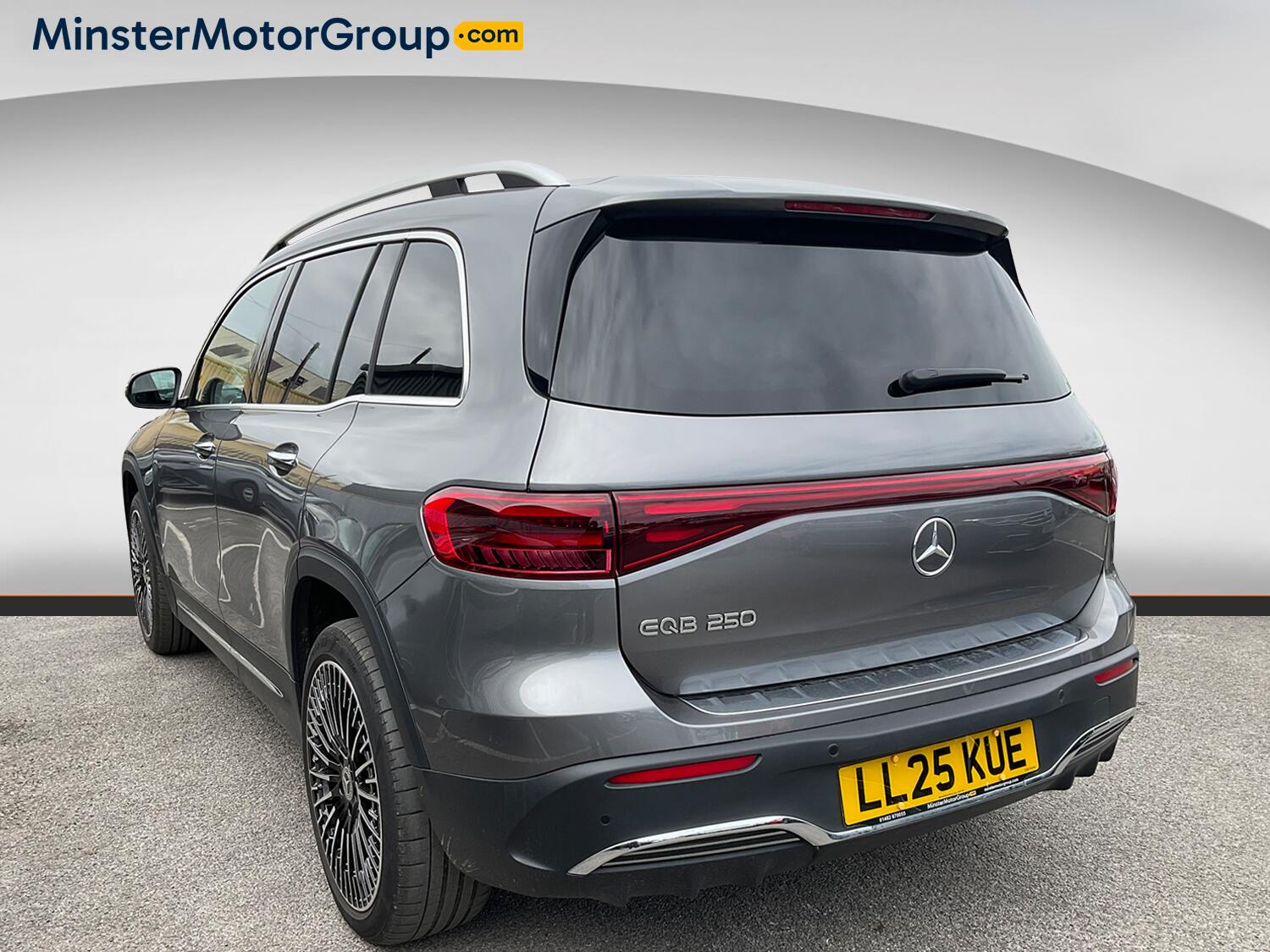 Mercedes-Benz Eqb view 4