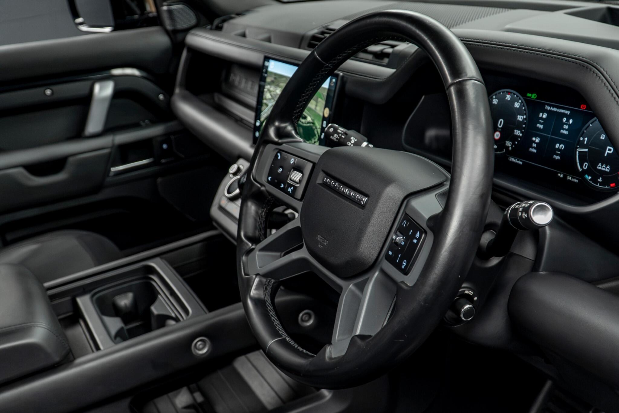 Land Rover Defender 110 view 28