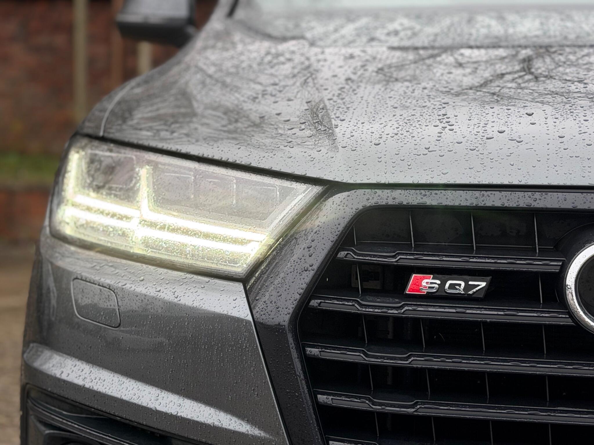 Audi SQ7 view 16