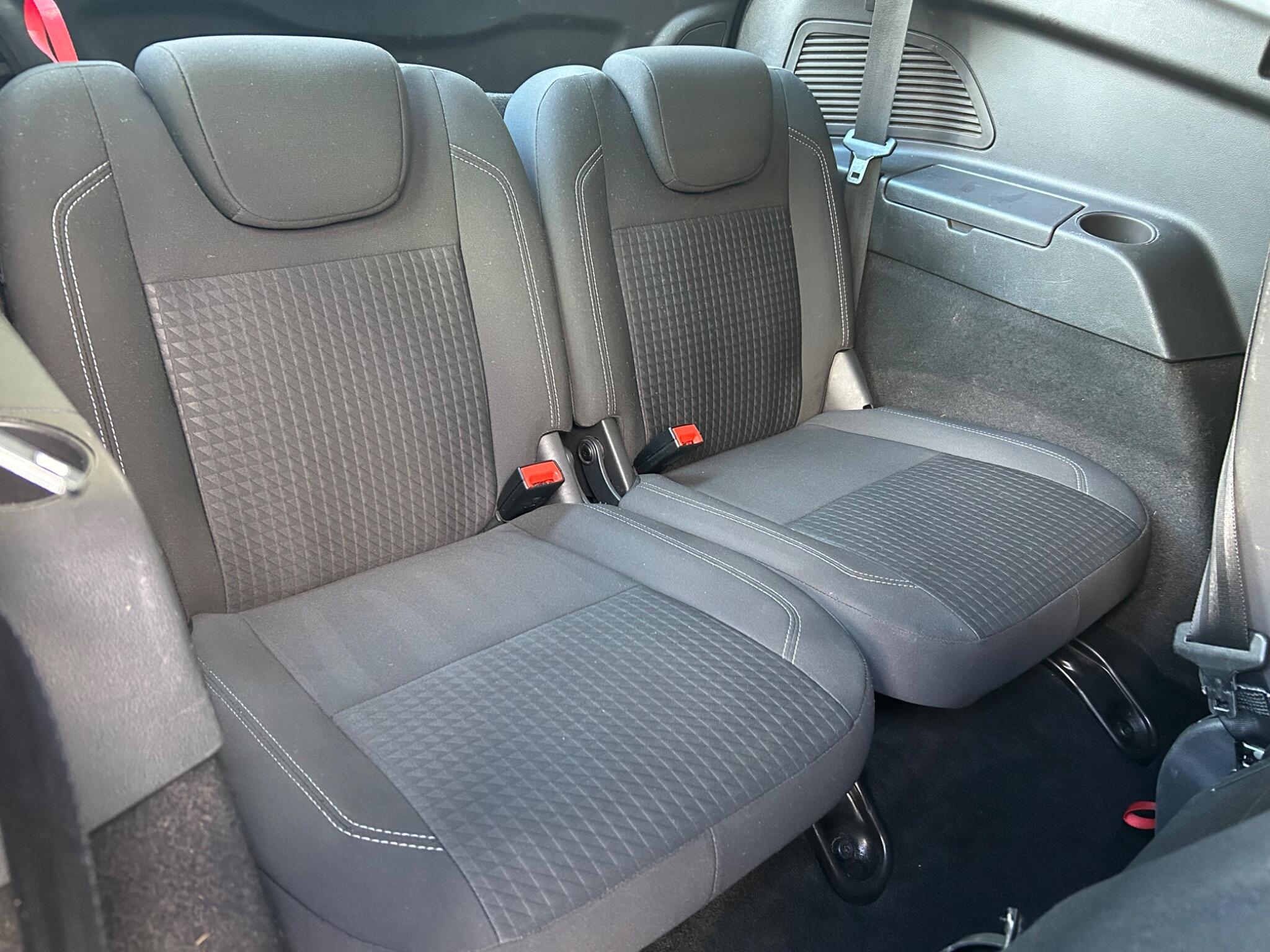 Ford Grand C-Max view 31