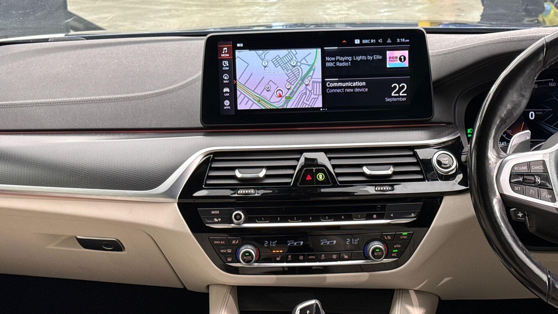 BMW 5 Series view 8