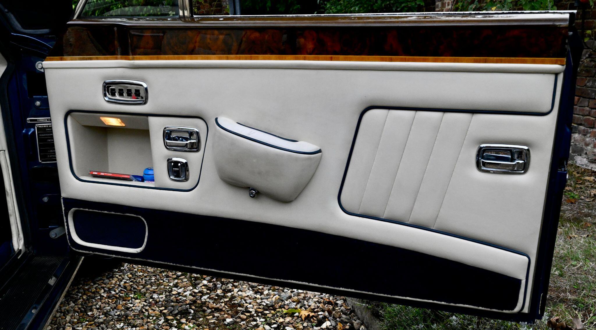 Rolls-Royce Corniche view 40