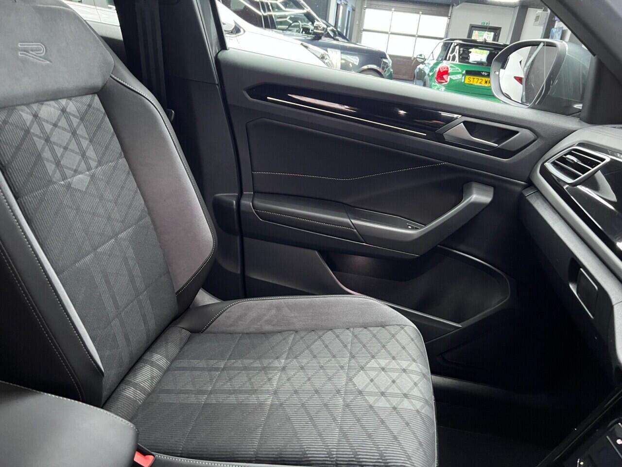 Volkswagen T-Roc view 35