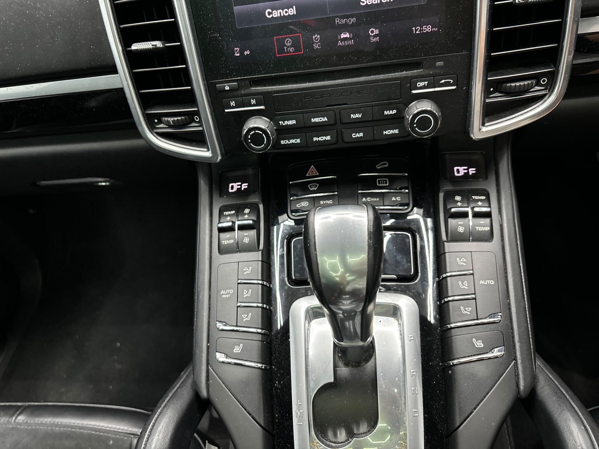 Porsche Cayenne view 39
