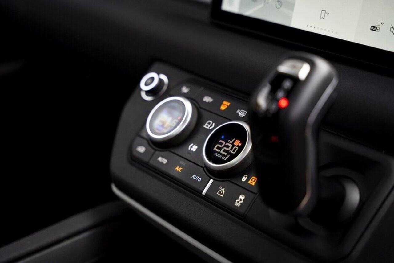 Land Rover Defender view 13