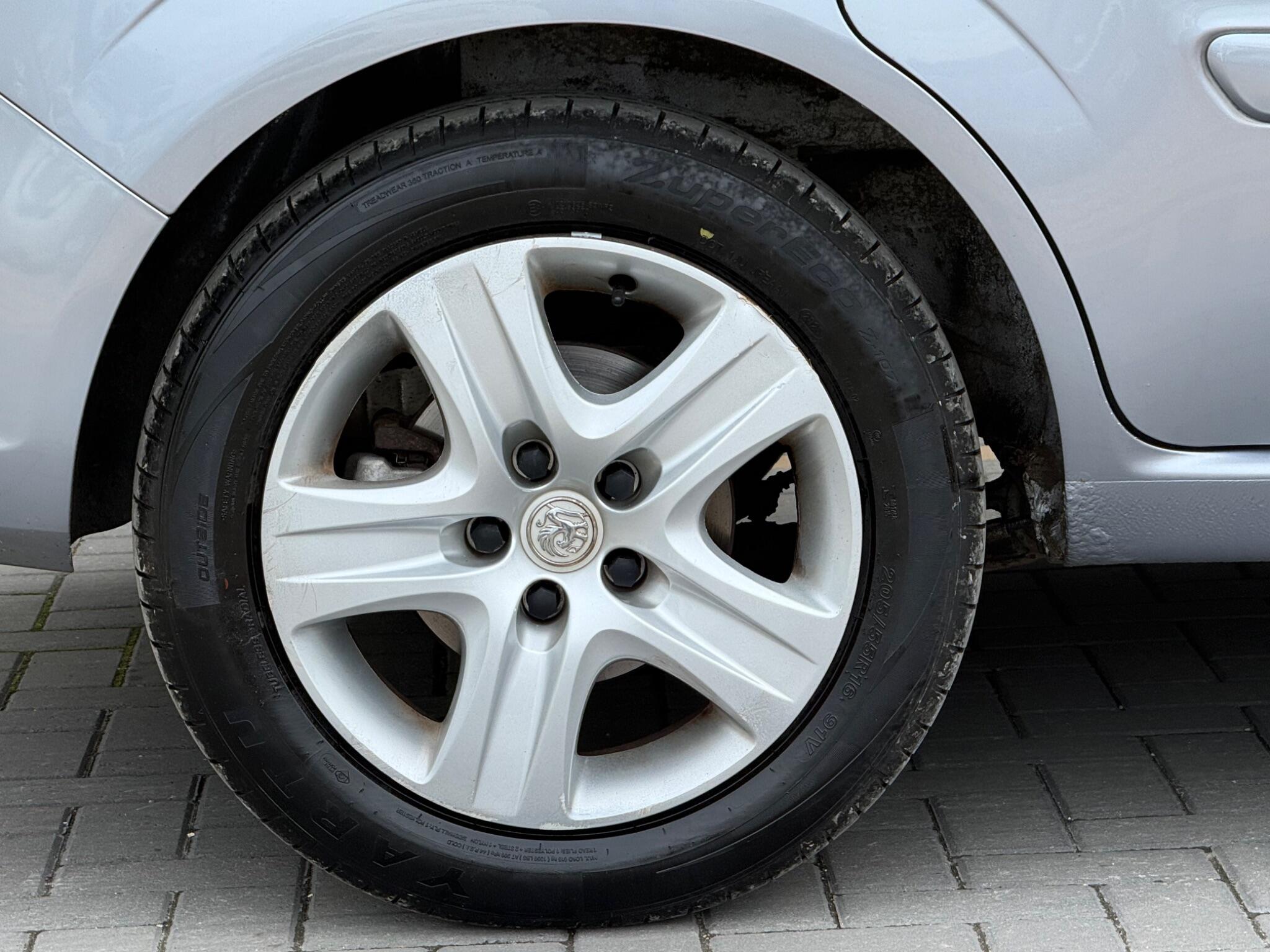 Vauxhall Zafira view 11