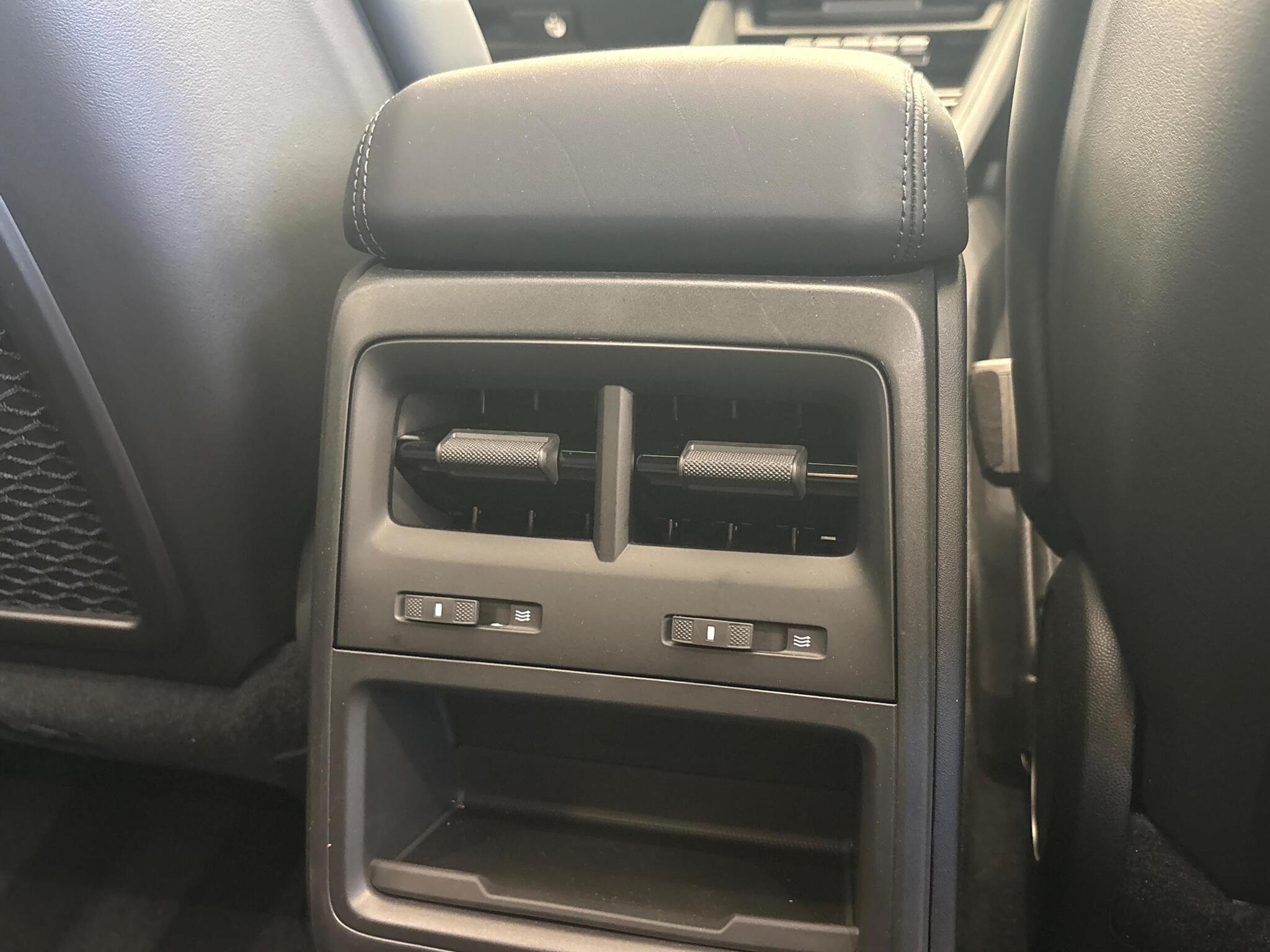 Porsche Macan view 45