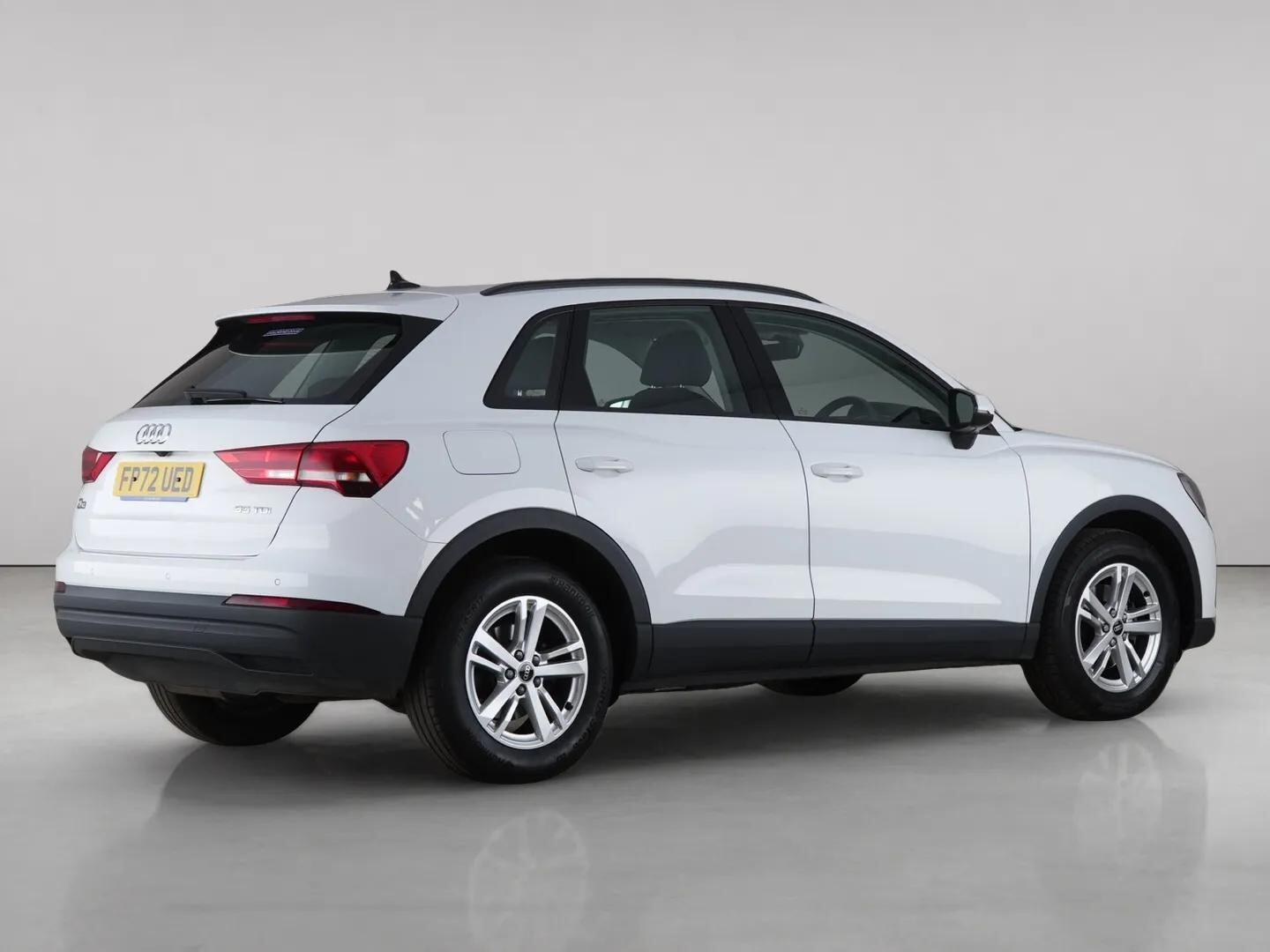 Audi Q3 view 8