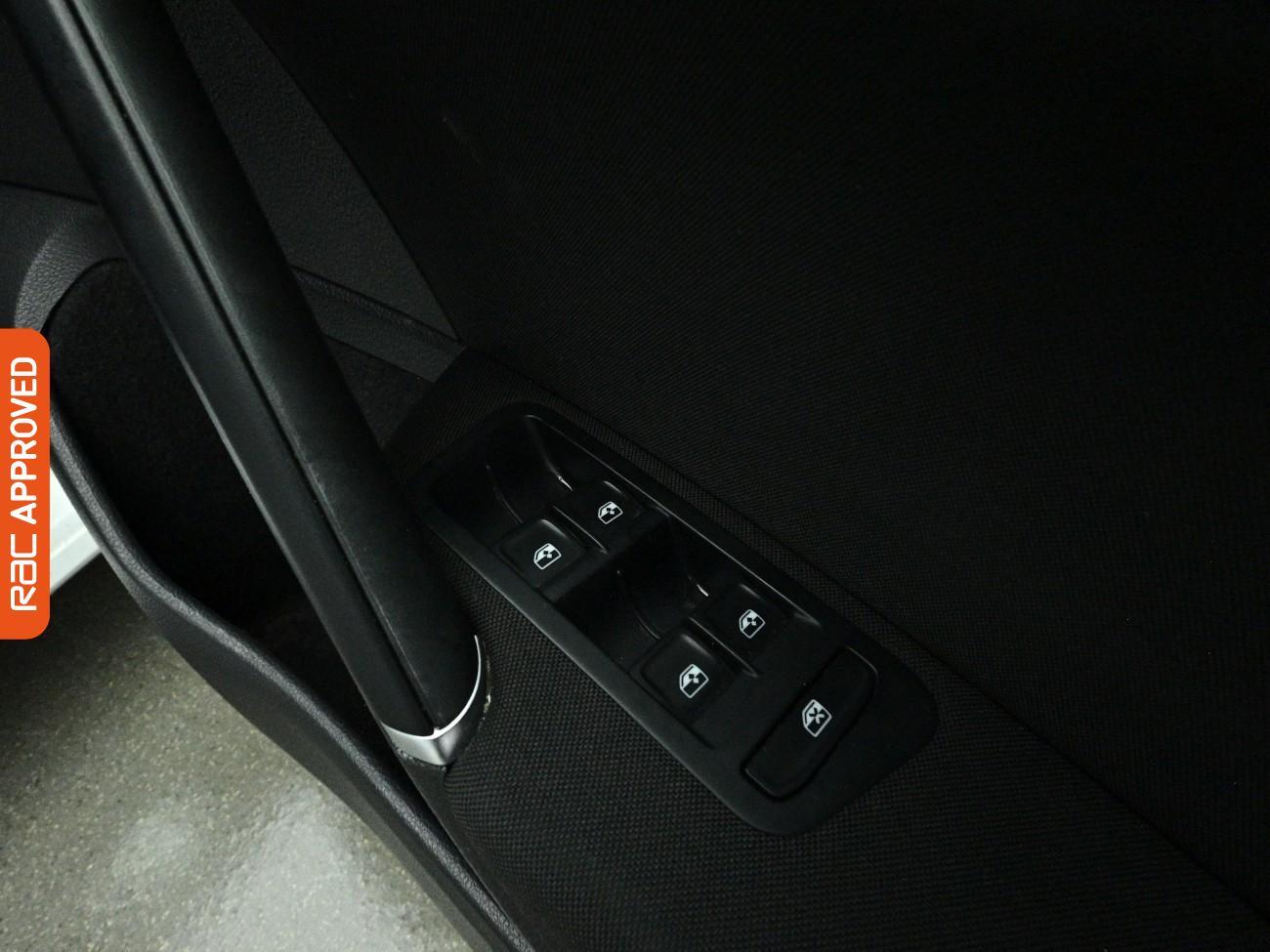 Volkswagen Golf view 25