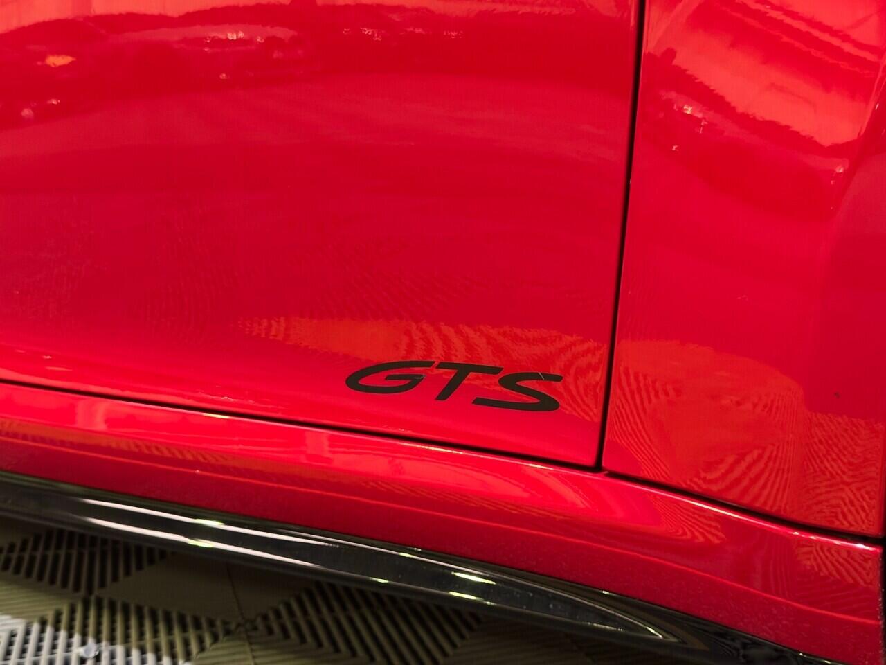Porsche 911 view 9