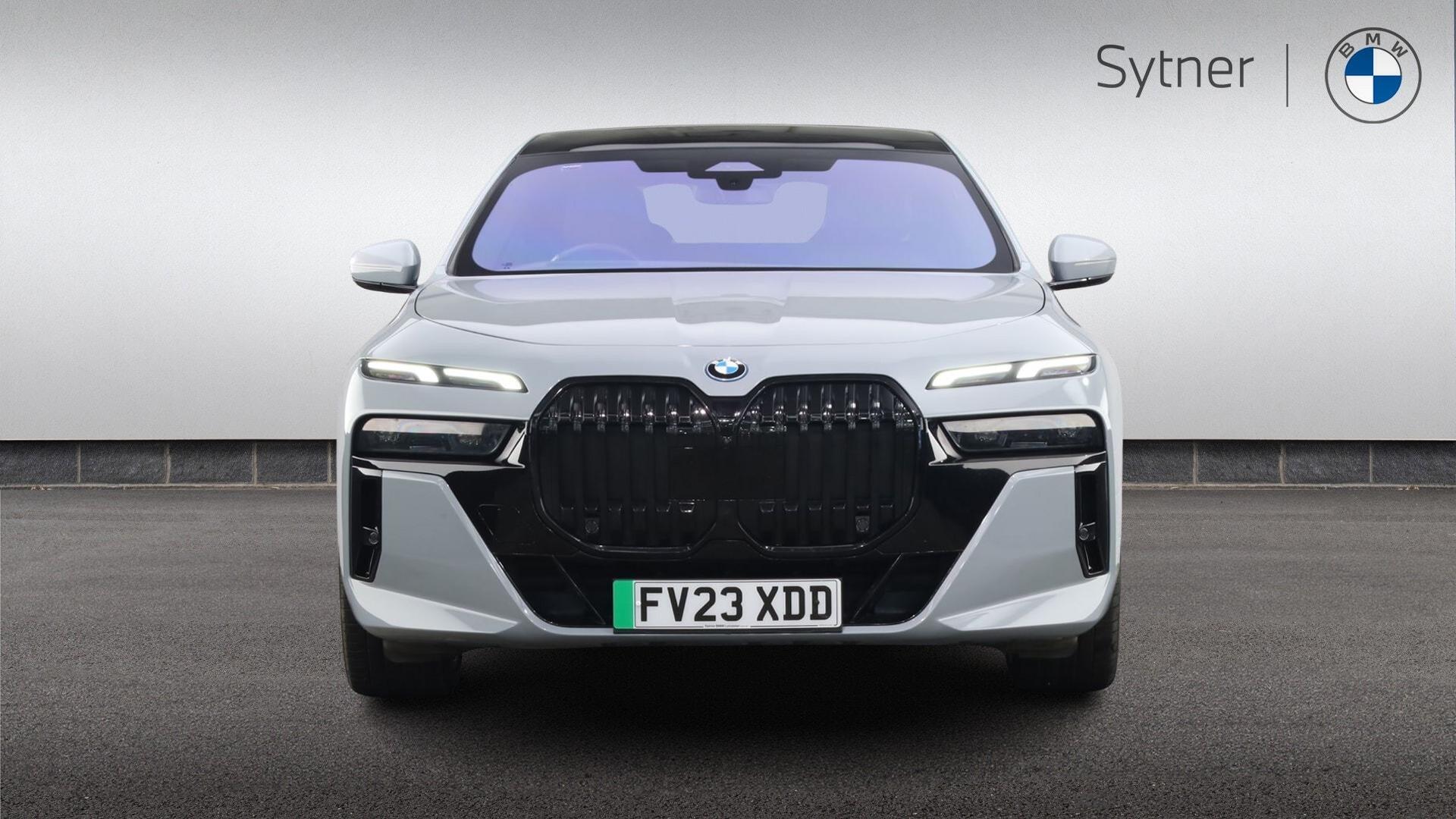 BMW I7 view 16